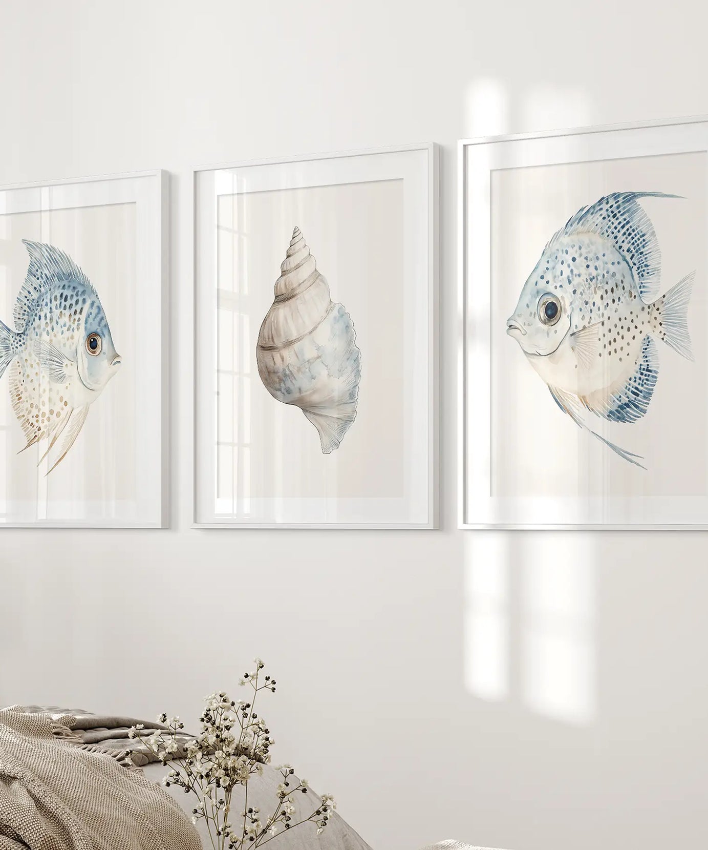 Trendiges Nautisches Wandkunst-Set aus 3 Teilen. Muschel- und Fisch-Poster