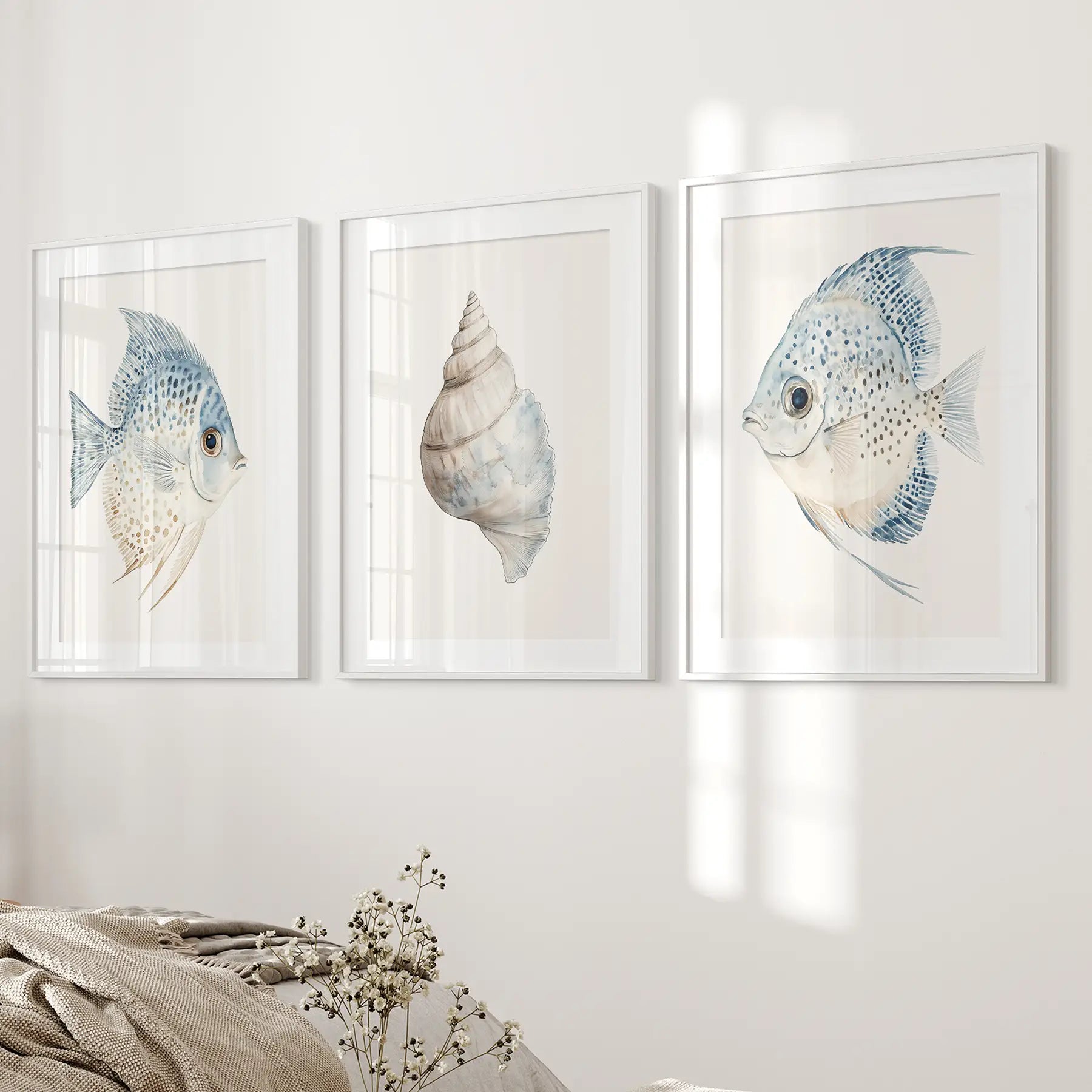 Trendiges Nautisches Wandkunst-Set aus 3 Teilen. Muschel- und Fisch-Poster