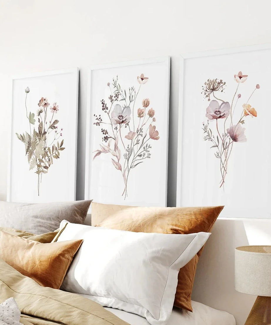 Set aus 3 Postern mit beigefarbenen und lila Wildblumen