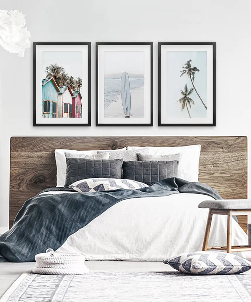 Kalifornische Boho Wandkunst. Surfbrett, Palmen, Strand, Hütten