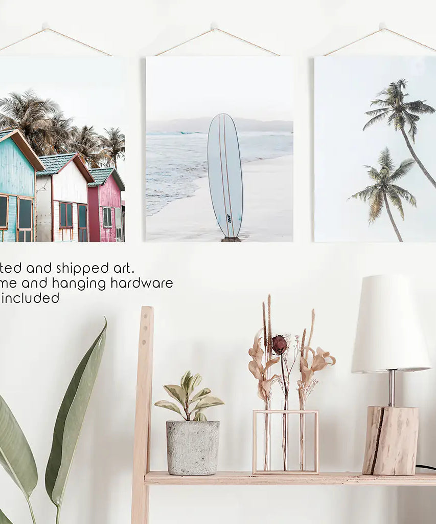 Kalifornische Boho Wandkunst. Surfbrett, Palmen, Strand, Hütten