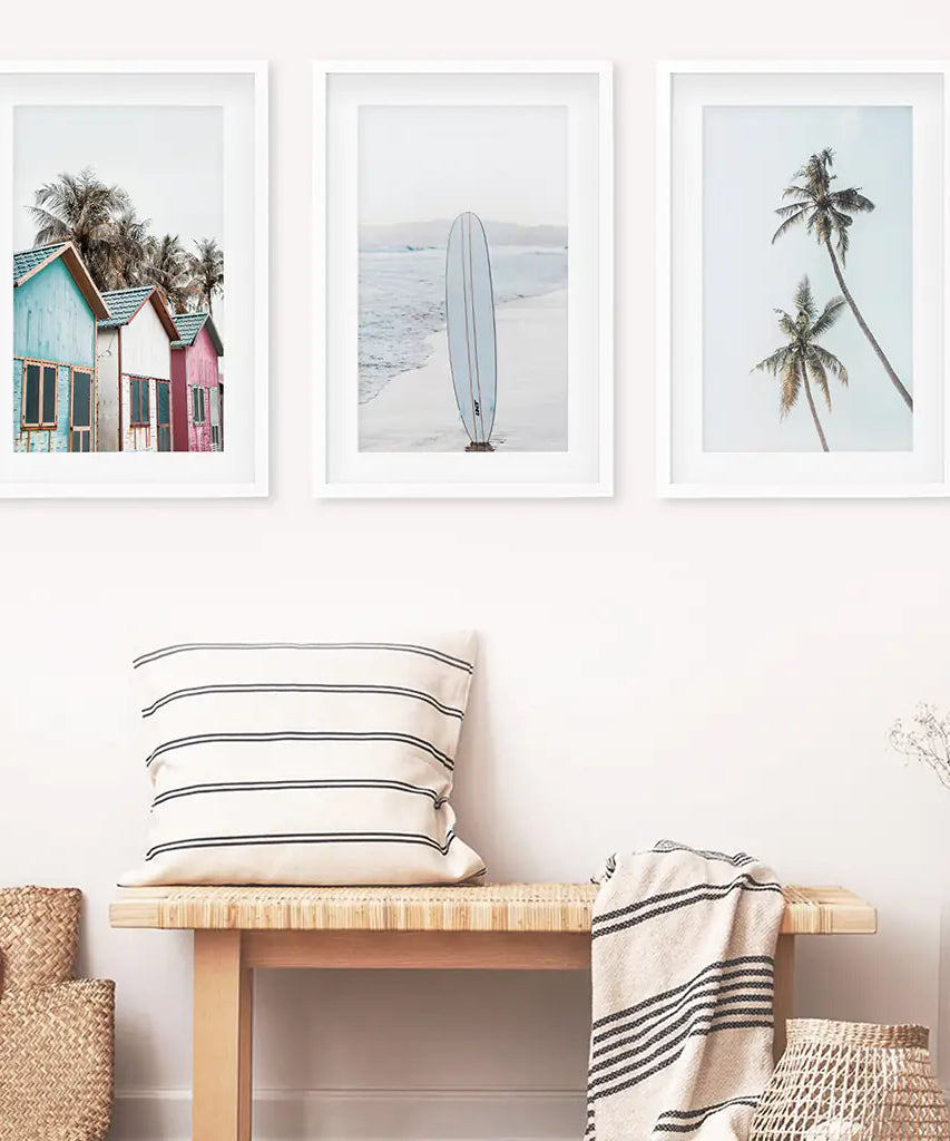 Kalifornische Boho Wandkunst. Surfbrett, Palmen, Strand, Hütten