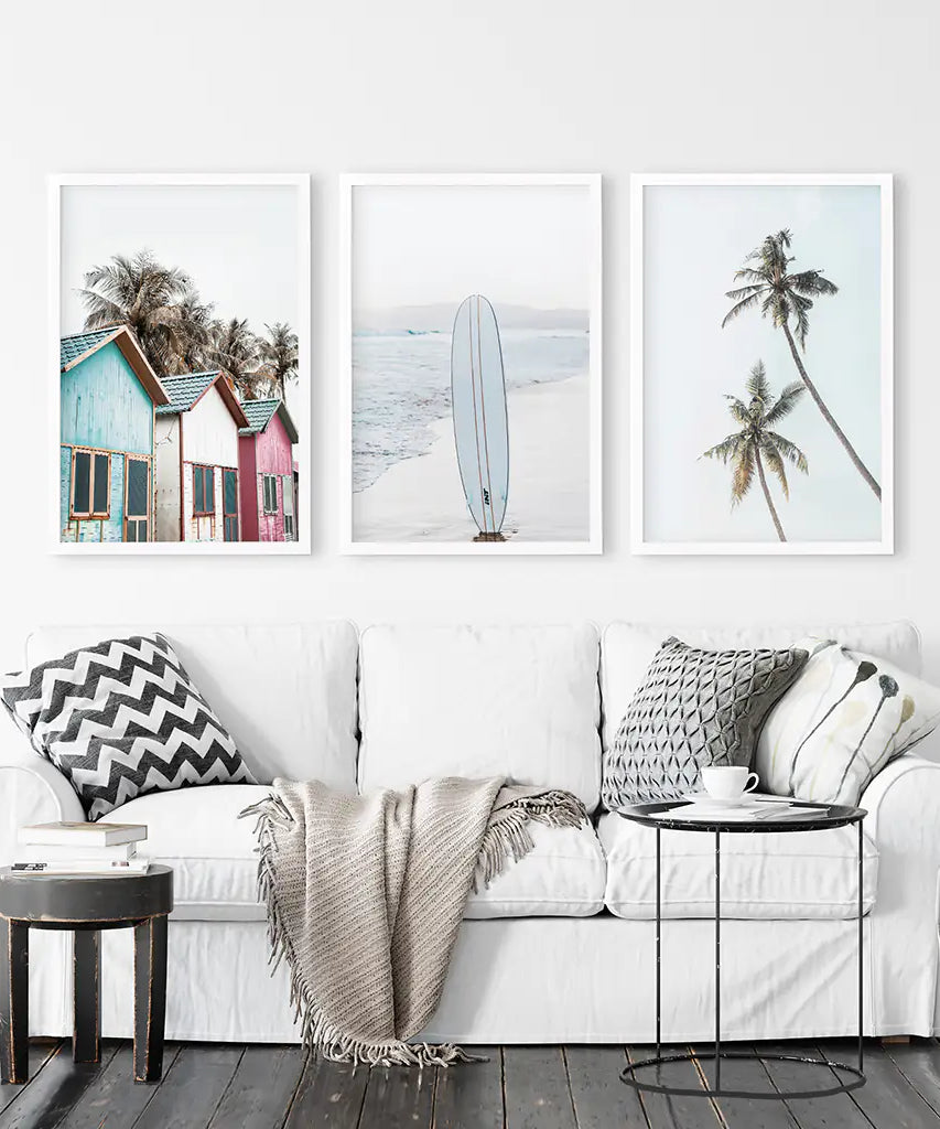 Kalifornische Boho Wandkunst. Surfbrett, Palmen, Strand, Hütten