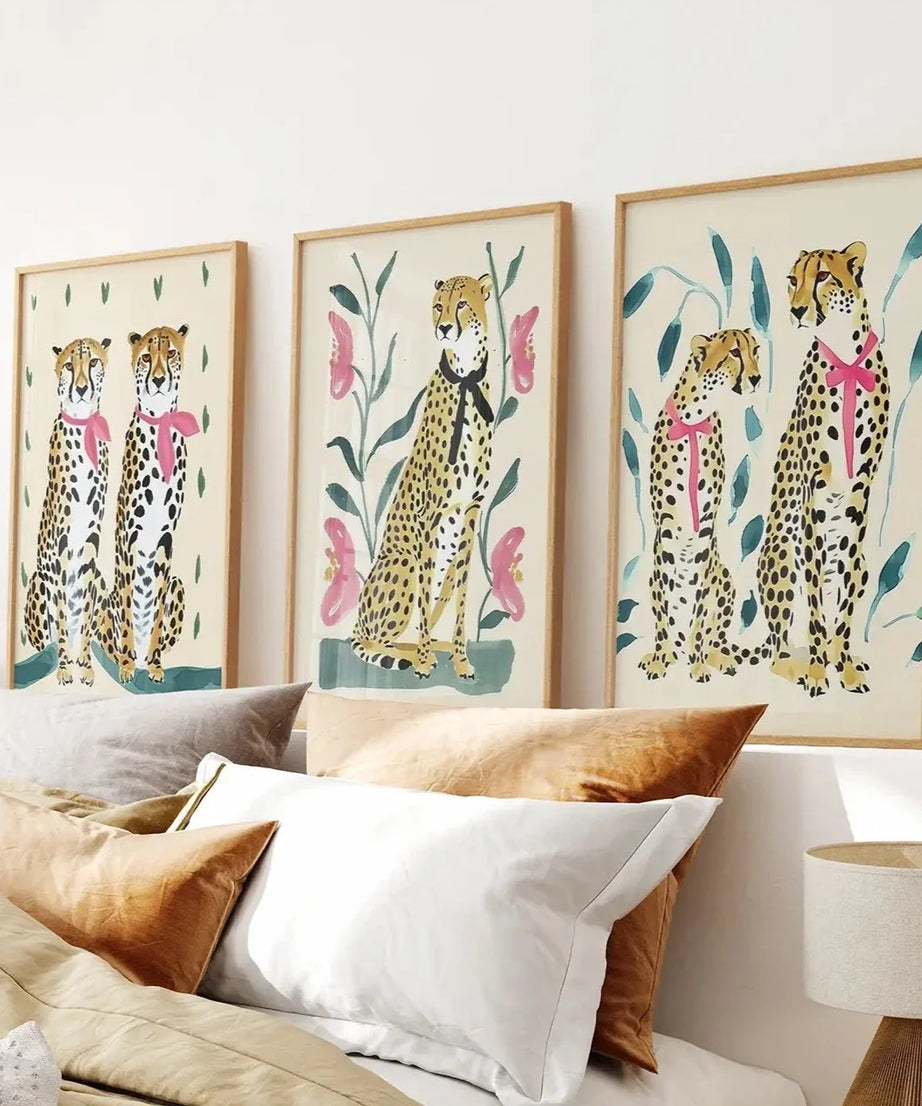 Lustiges Leoparden-Set. Moderne Wand Kunstdrucke. Beige & Rosa