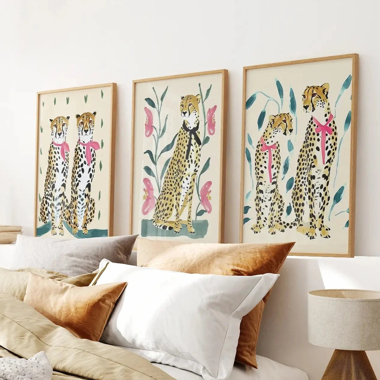 Lustiges Leoparden-Set. Moderne Wand Kunstdrucke. Beige & Rosa
