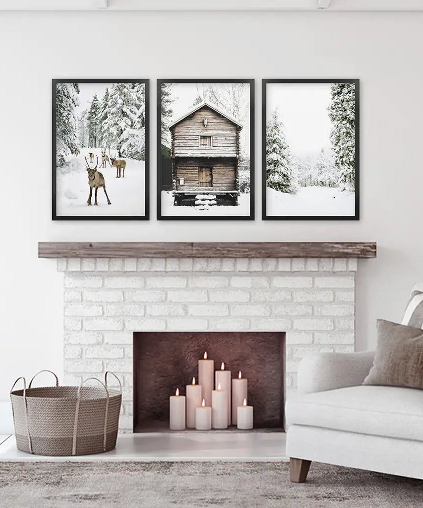 Wandbilder-Set im Weihnachts-Design. Rentier, Blockhütte, Wald