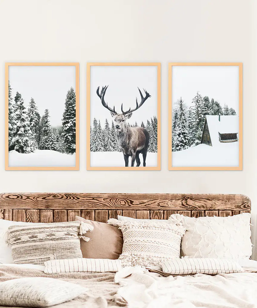 3-teilige Weihnachtswandkunst. Wald, Blockhütte, Rentier