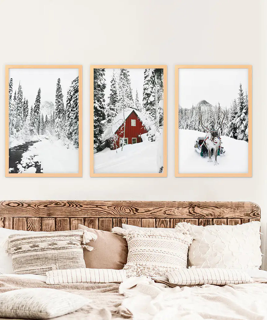 Weihnachtshirsch-Wandkunst-Set, 3-teilig. Rote Scheune, zugefrorener Fluss