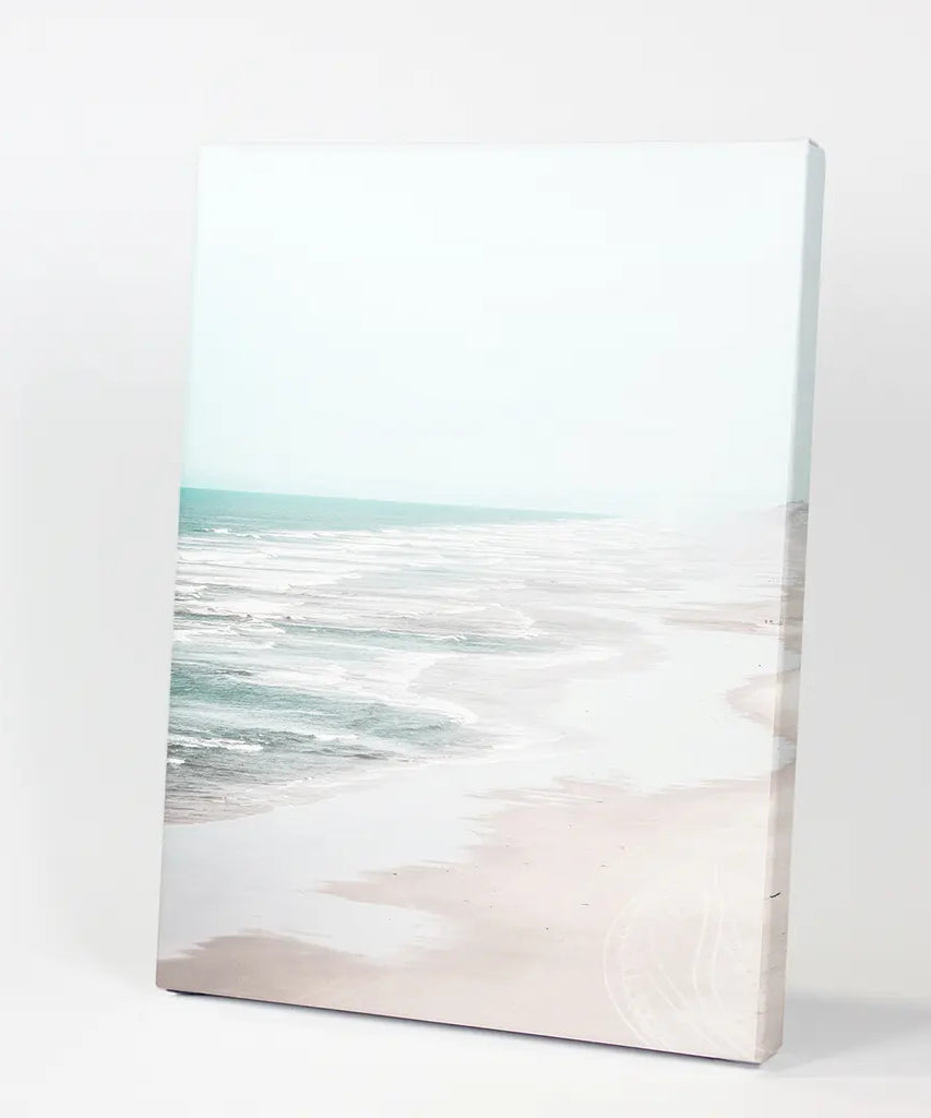 Beiger Kunstdruck für die Küste. Meereswellen