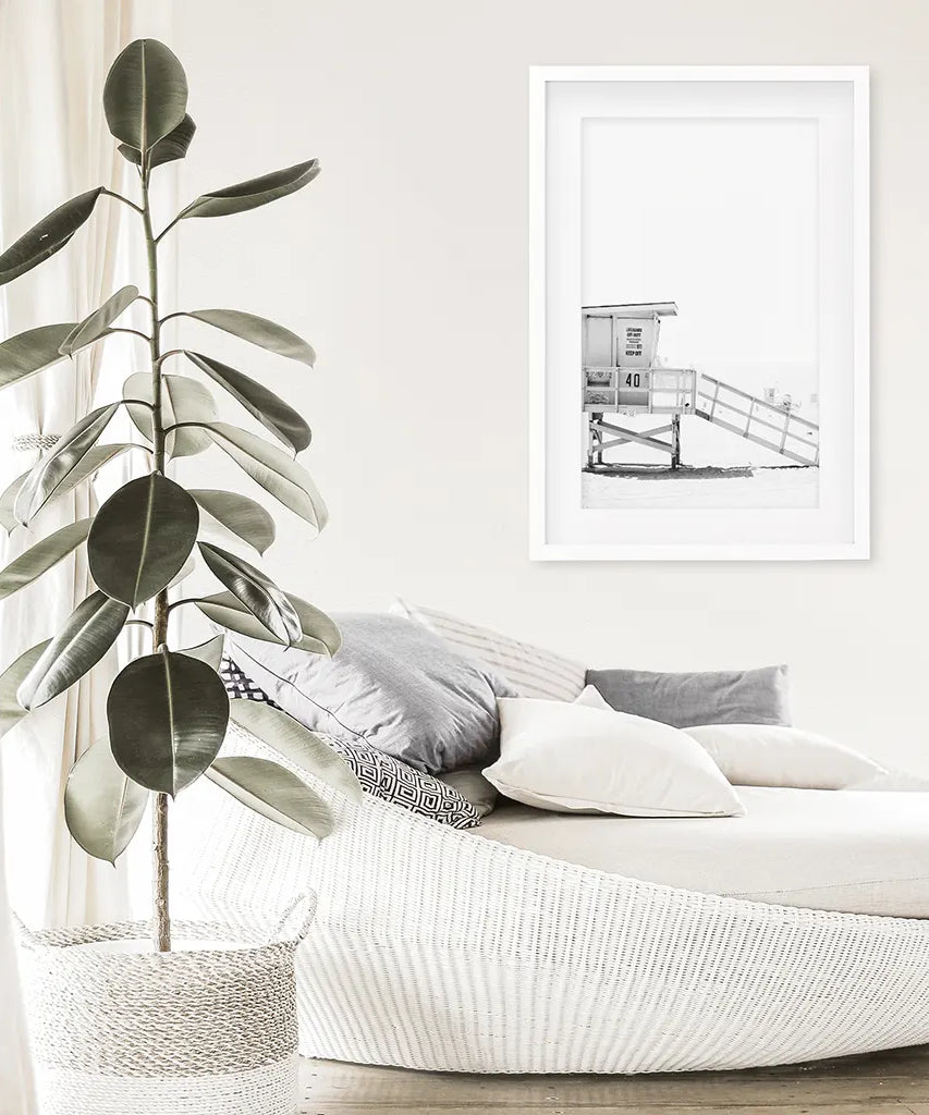 Schwarz-Weißer Rettungsschwimmerturm Poster. Küsten Sommer Wandkunst