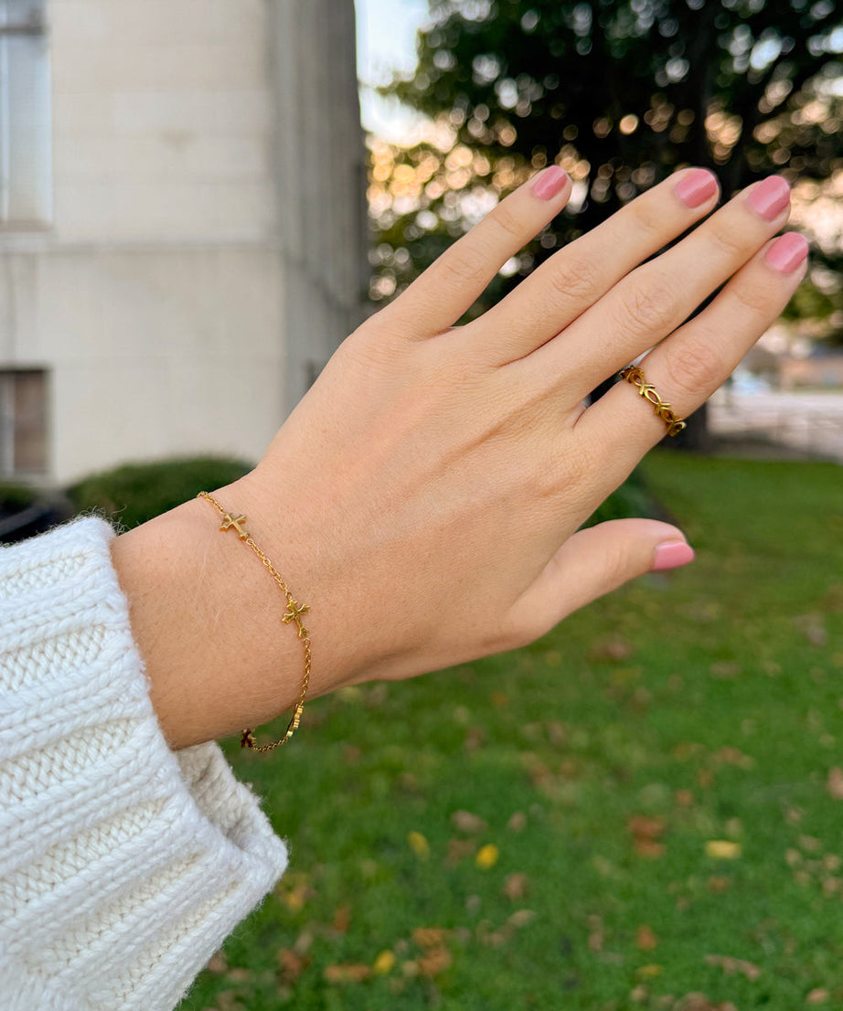 Cross Link Bracelet