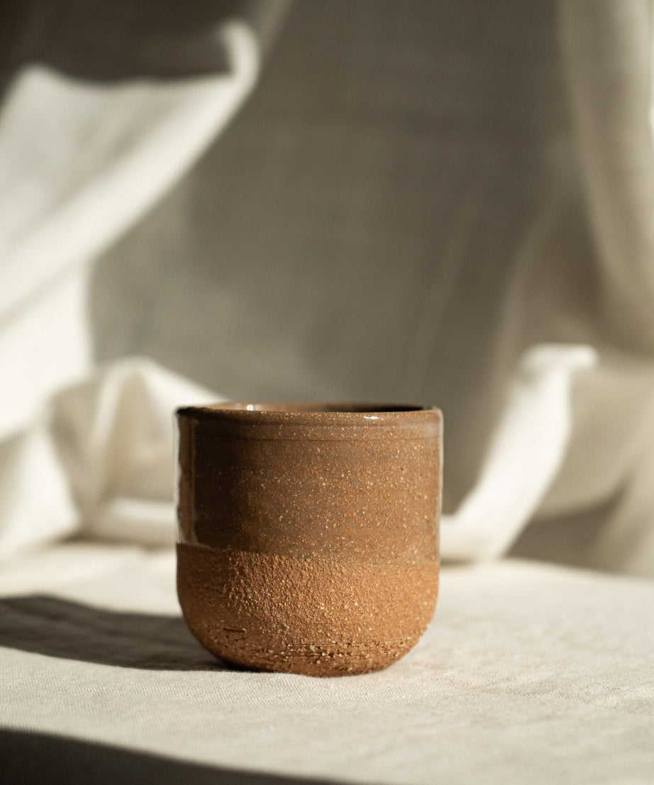Handgemachte Keramik-Kaffeetasse – Rustikale, rosarote Steingut-Tasse