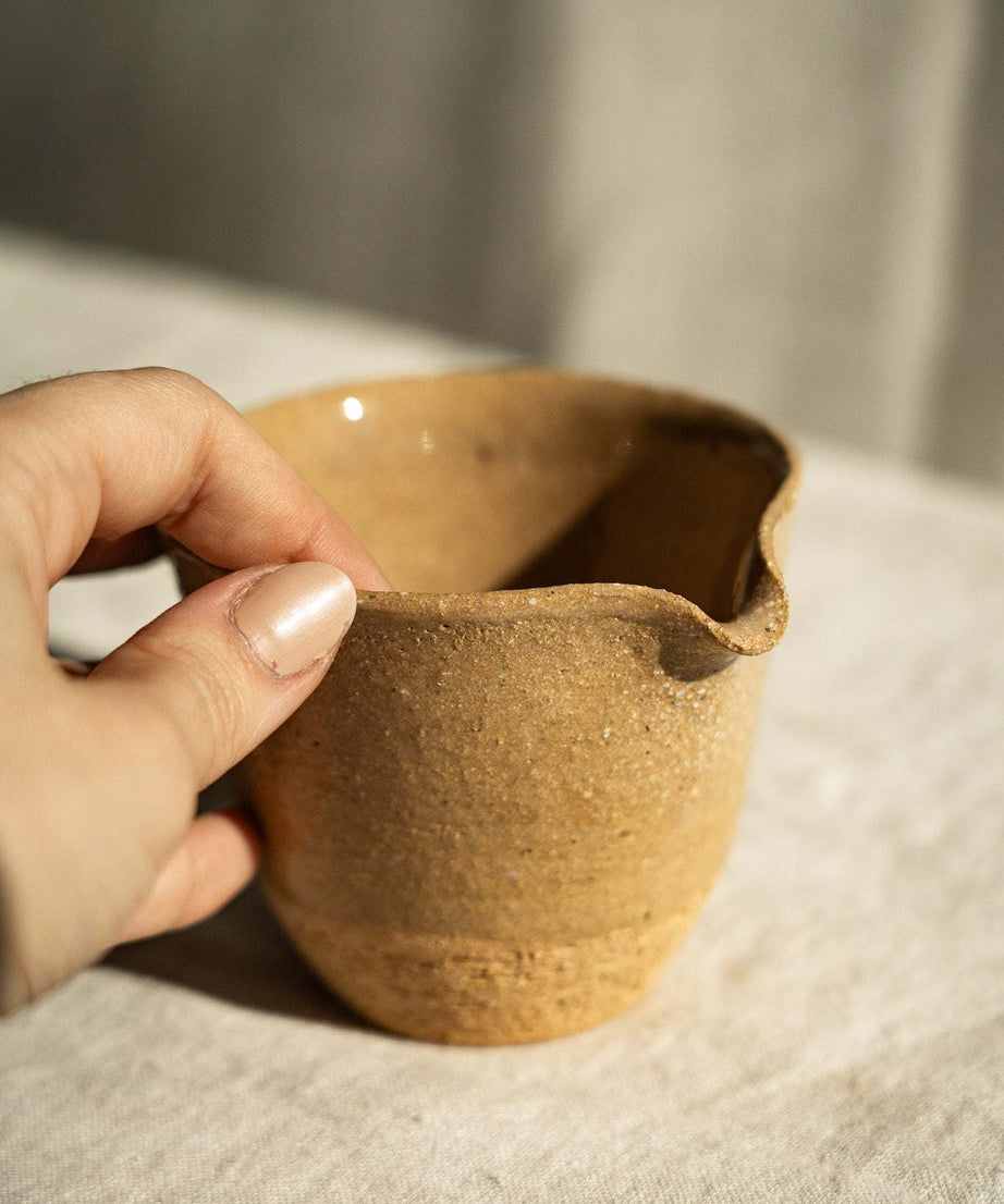 Handgemachte Teekanne aus Steinzeug (Chahai) – gelb gesprenkelt