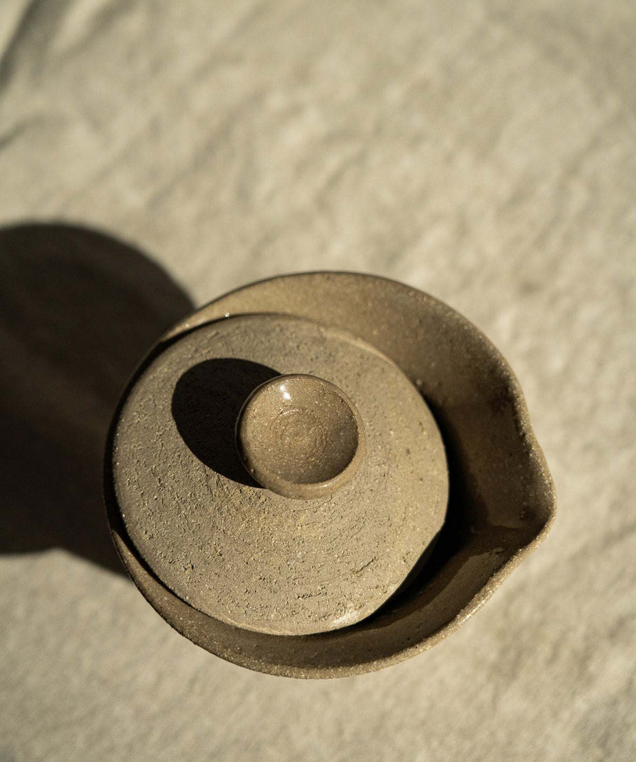 Handgefertigter Gaiwan aus Steinzeug – Grau mit Sprenkeln