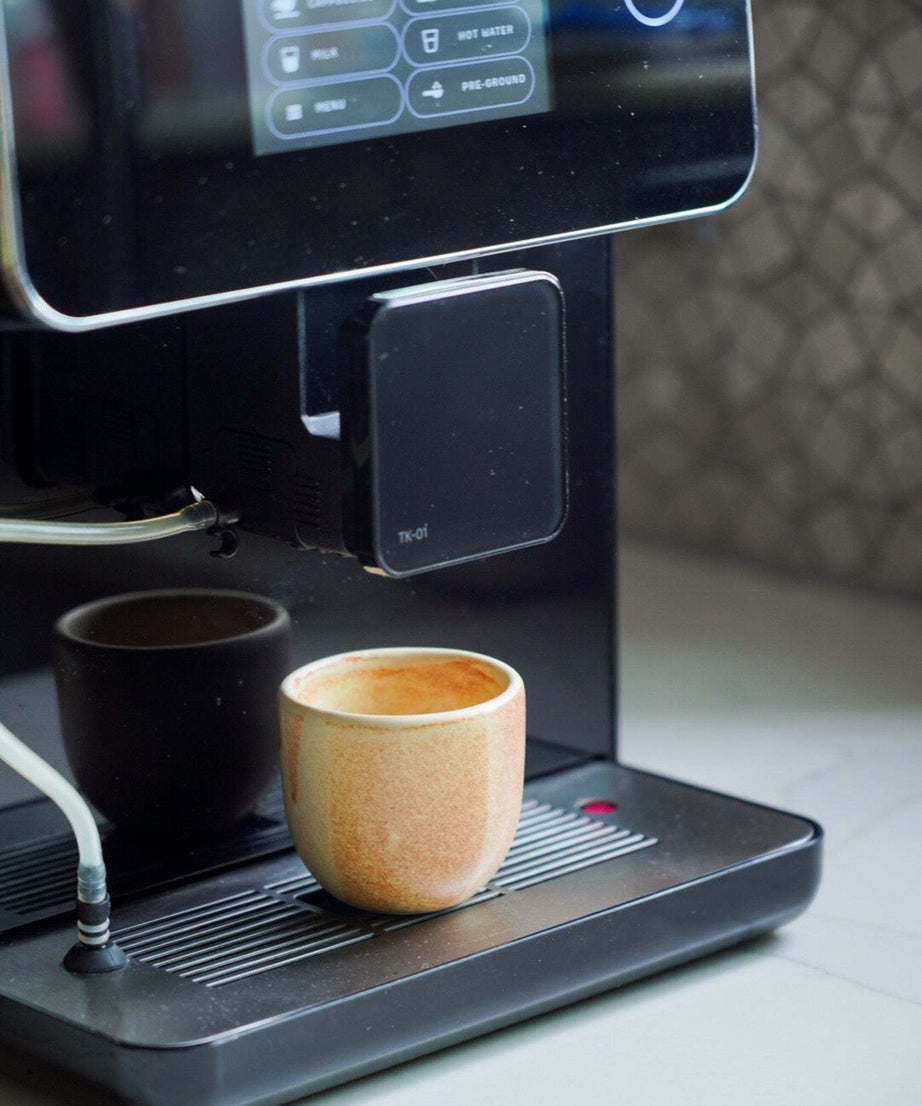 Espresso-Tasse aus beigem Steingut