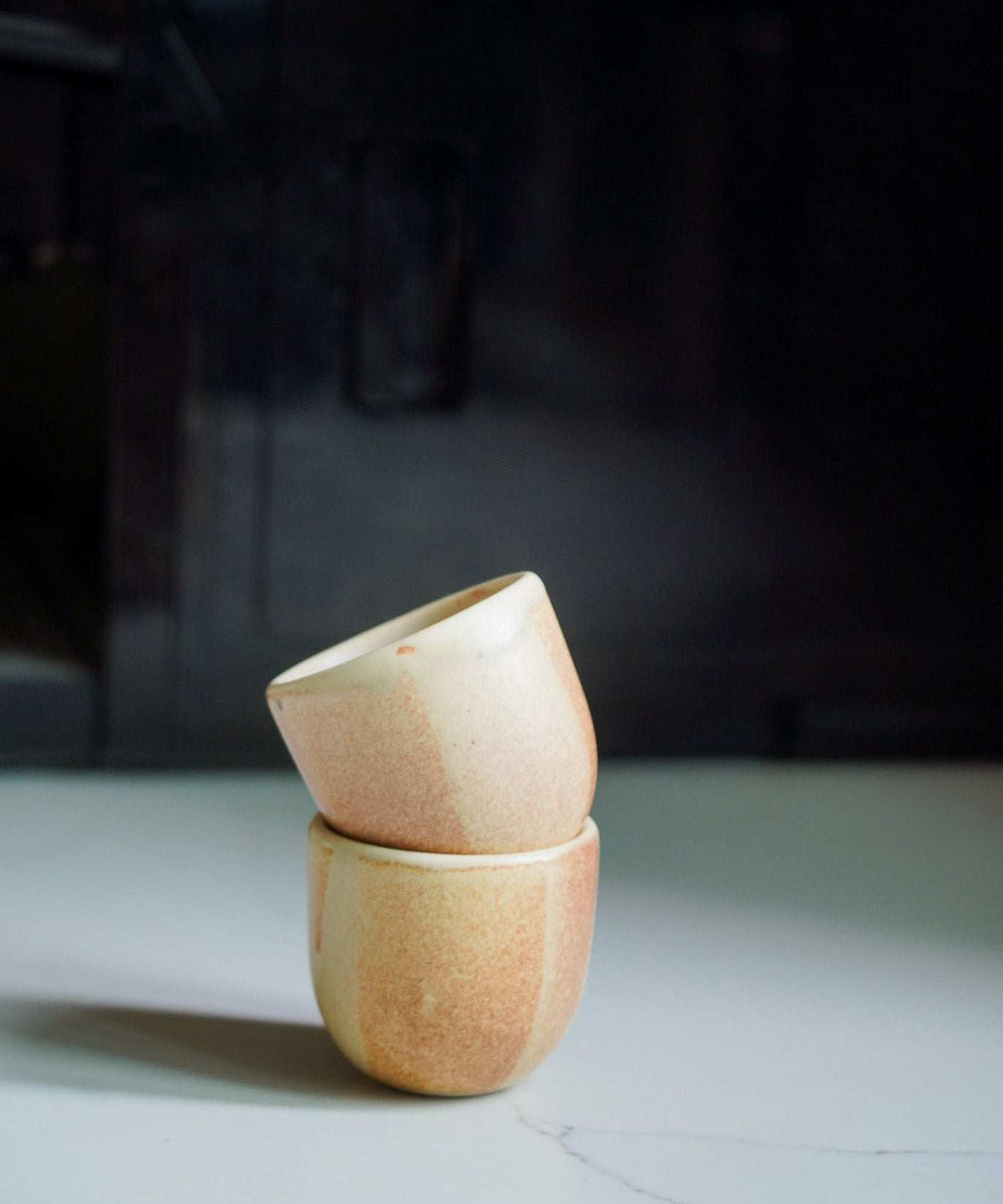Espresso-Tasse aus beigem Steingut