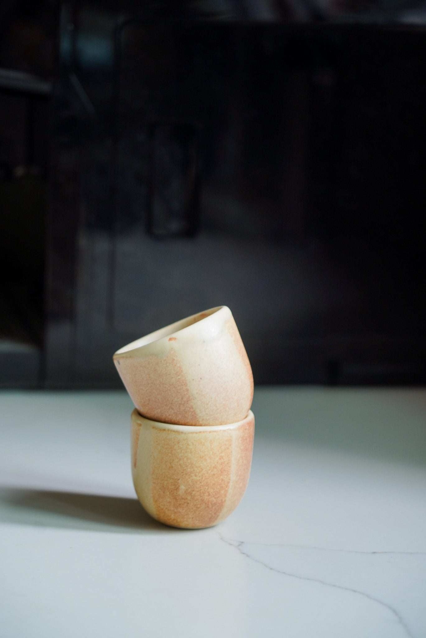 Espresso-Tasse aus beigem Steingut