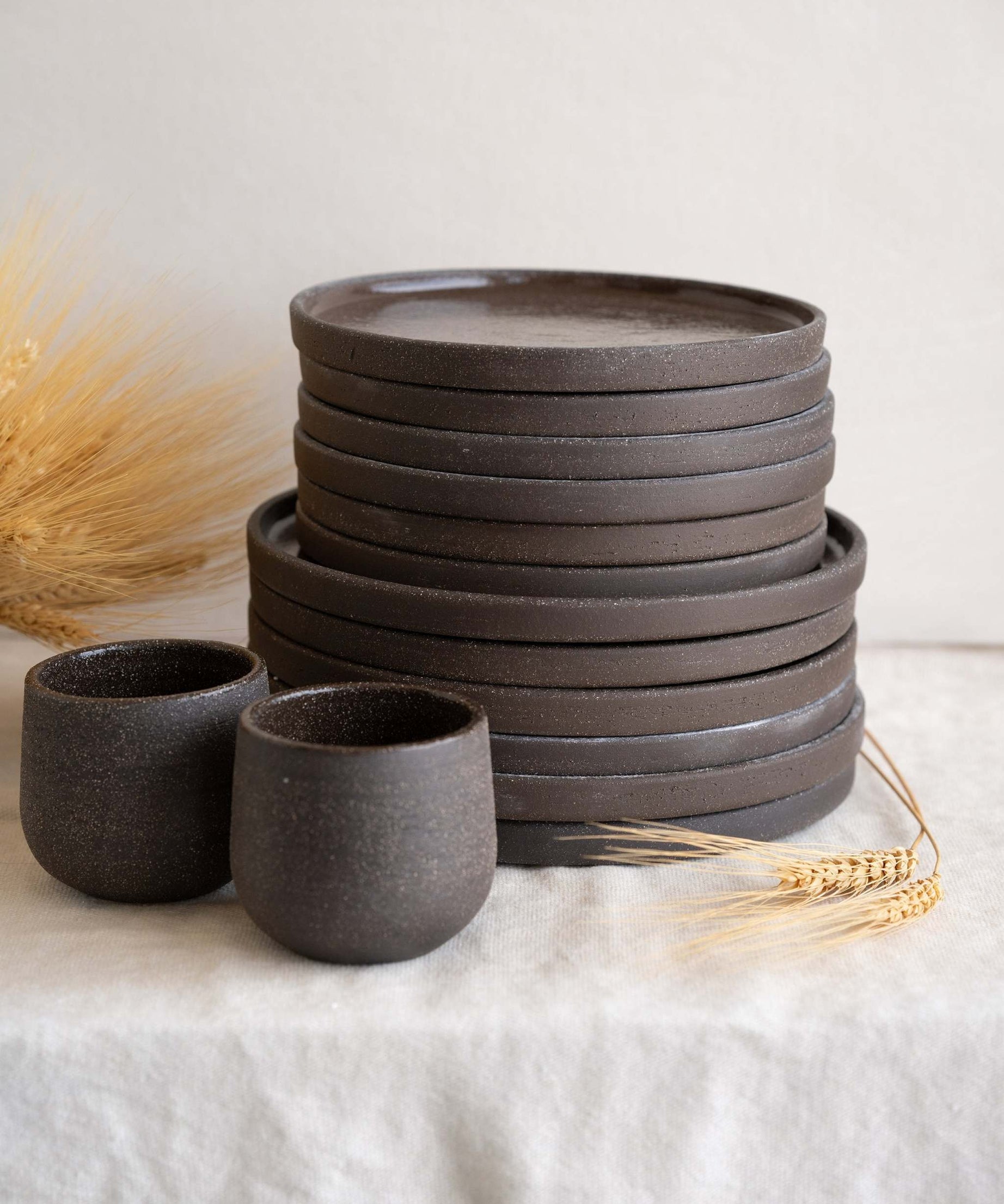 Handgefertigte Steingut-Speiseteller „Pumpernickel“