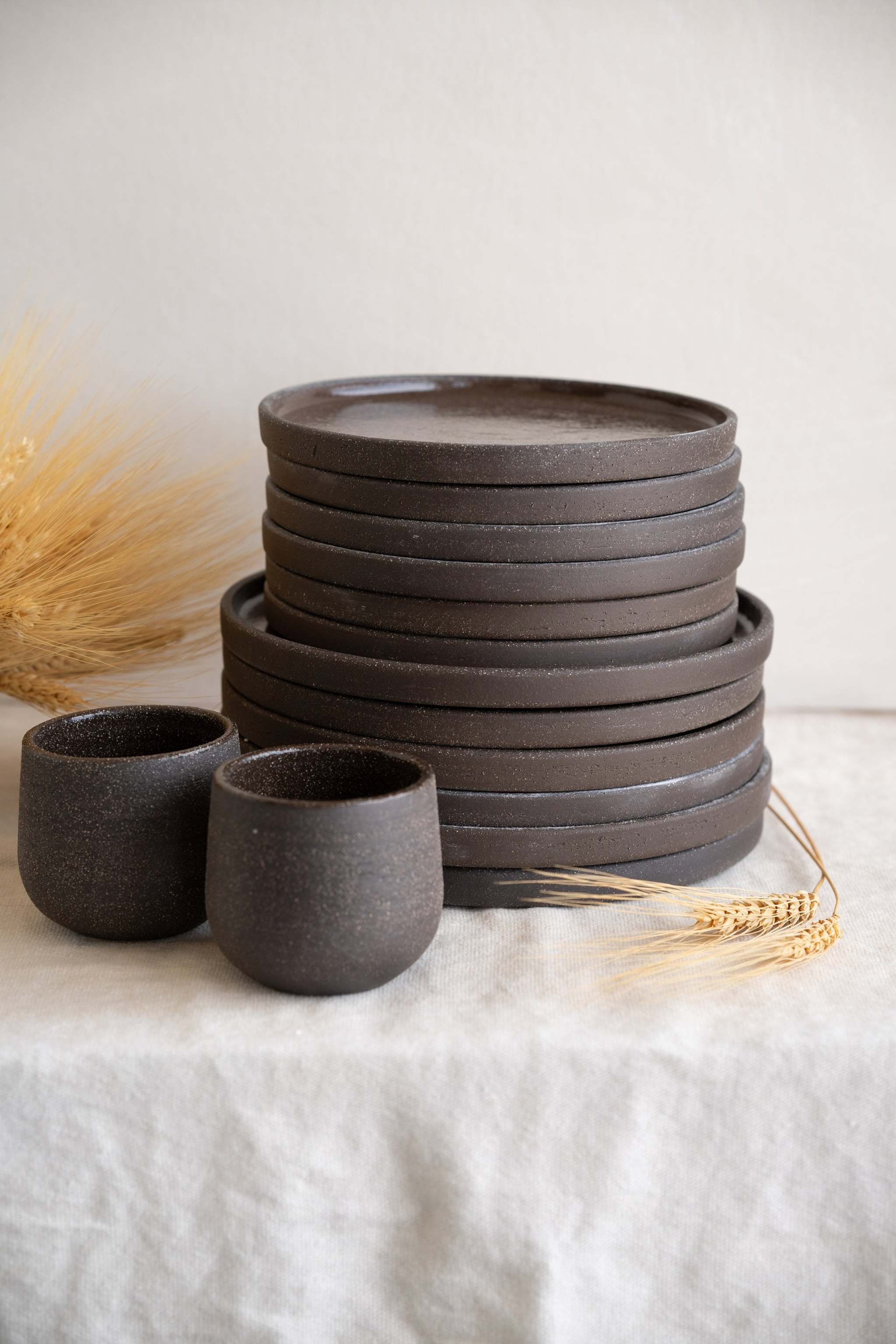 Handgefertigte Steingut-Speiseteller „Pumpernickel“