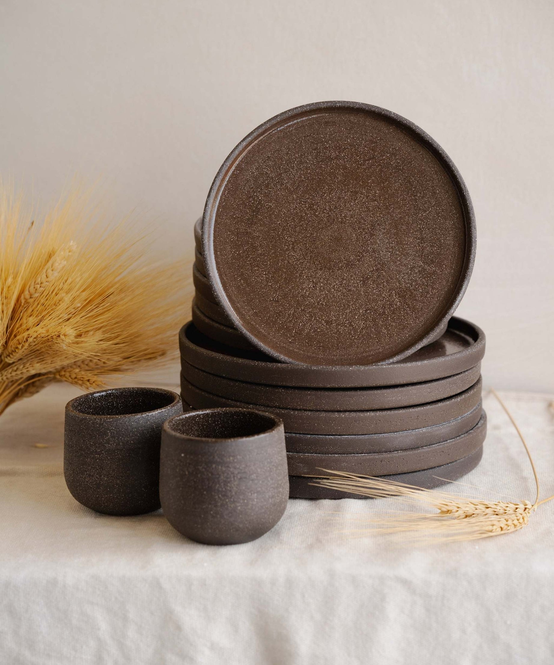 Handgefertigte Steingut-Speiseteller „Pumpernickel“
