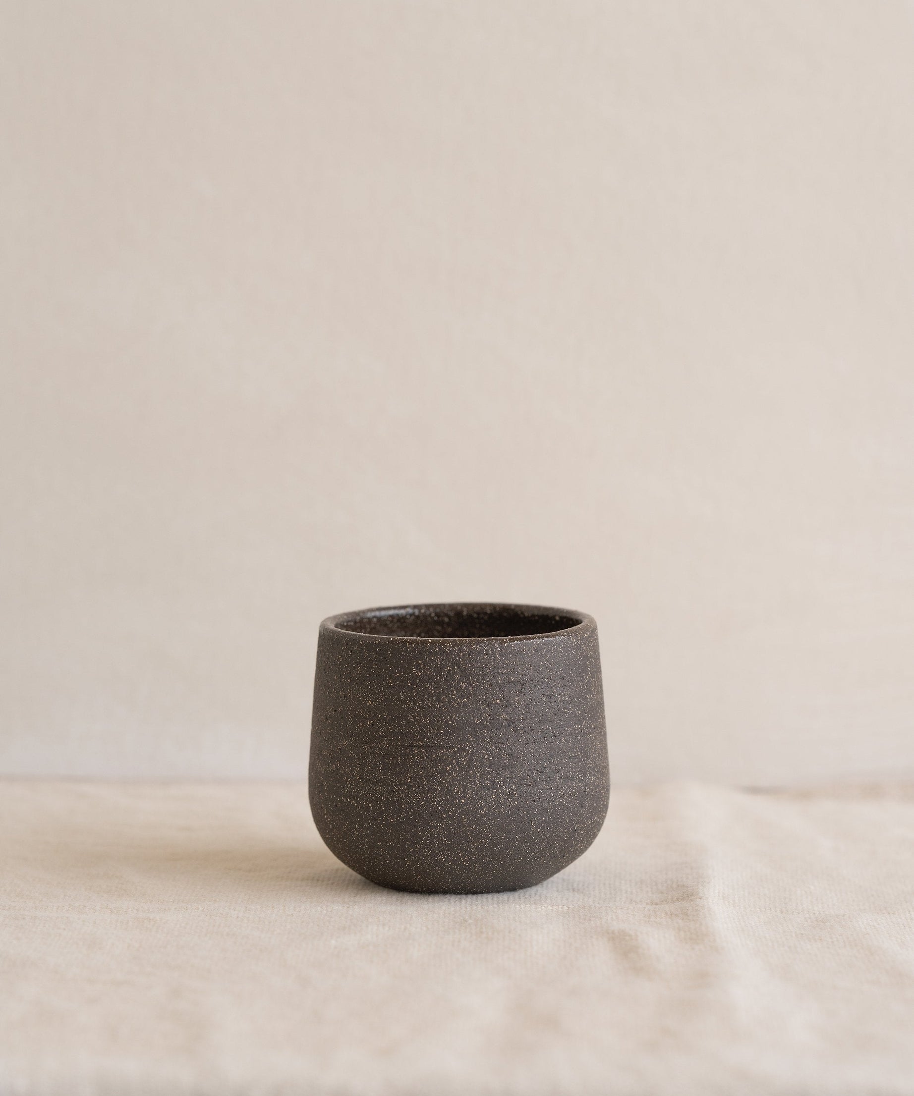 Handgemachte Steingut-Kaffeetasse „Pumpernickel“