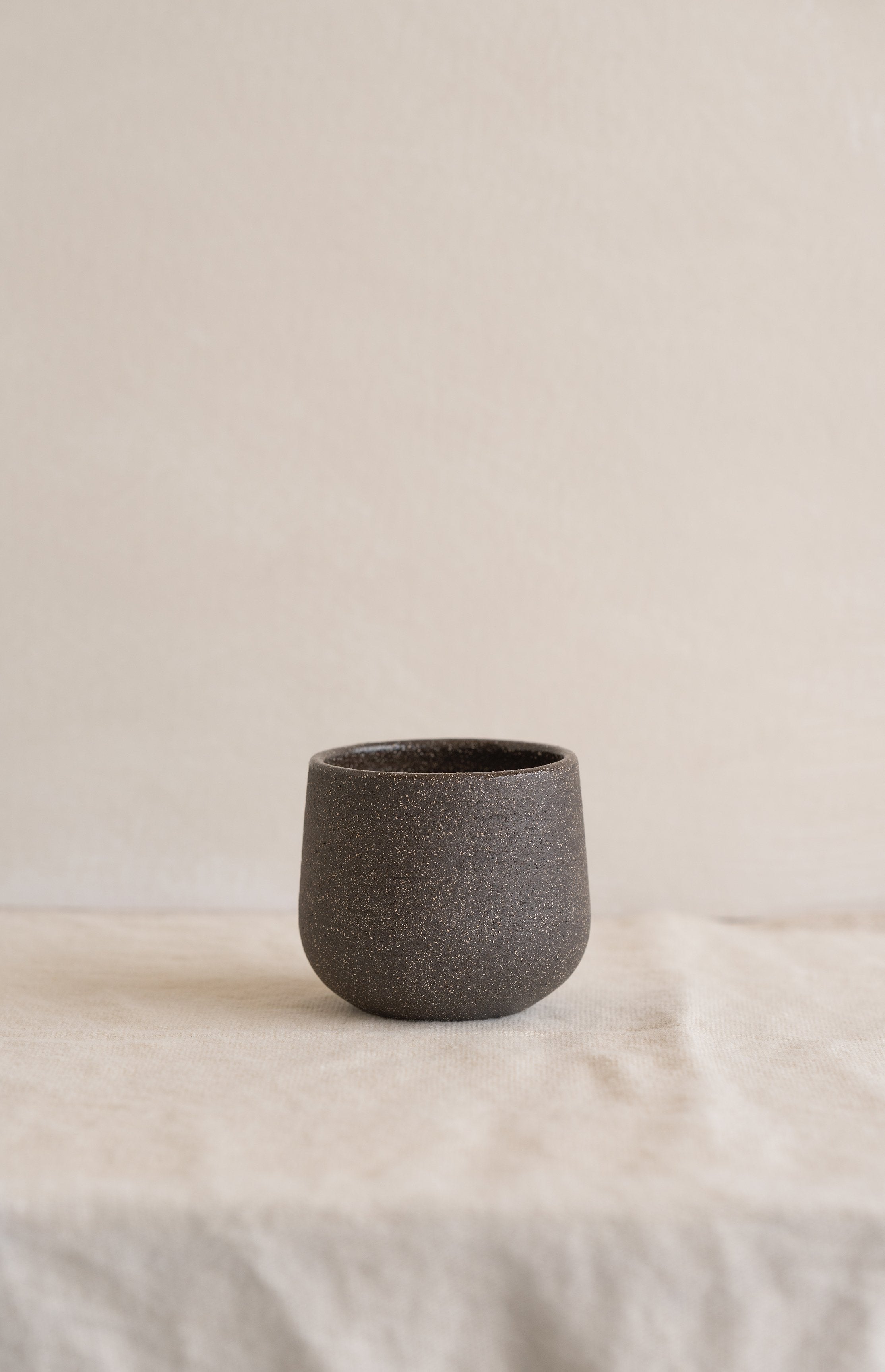 Handgemachte Steingut-Kaffeetasse „Pumpernickel“