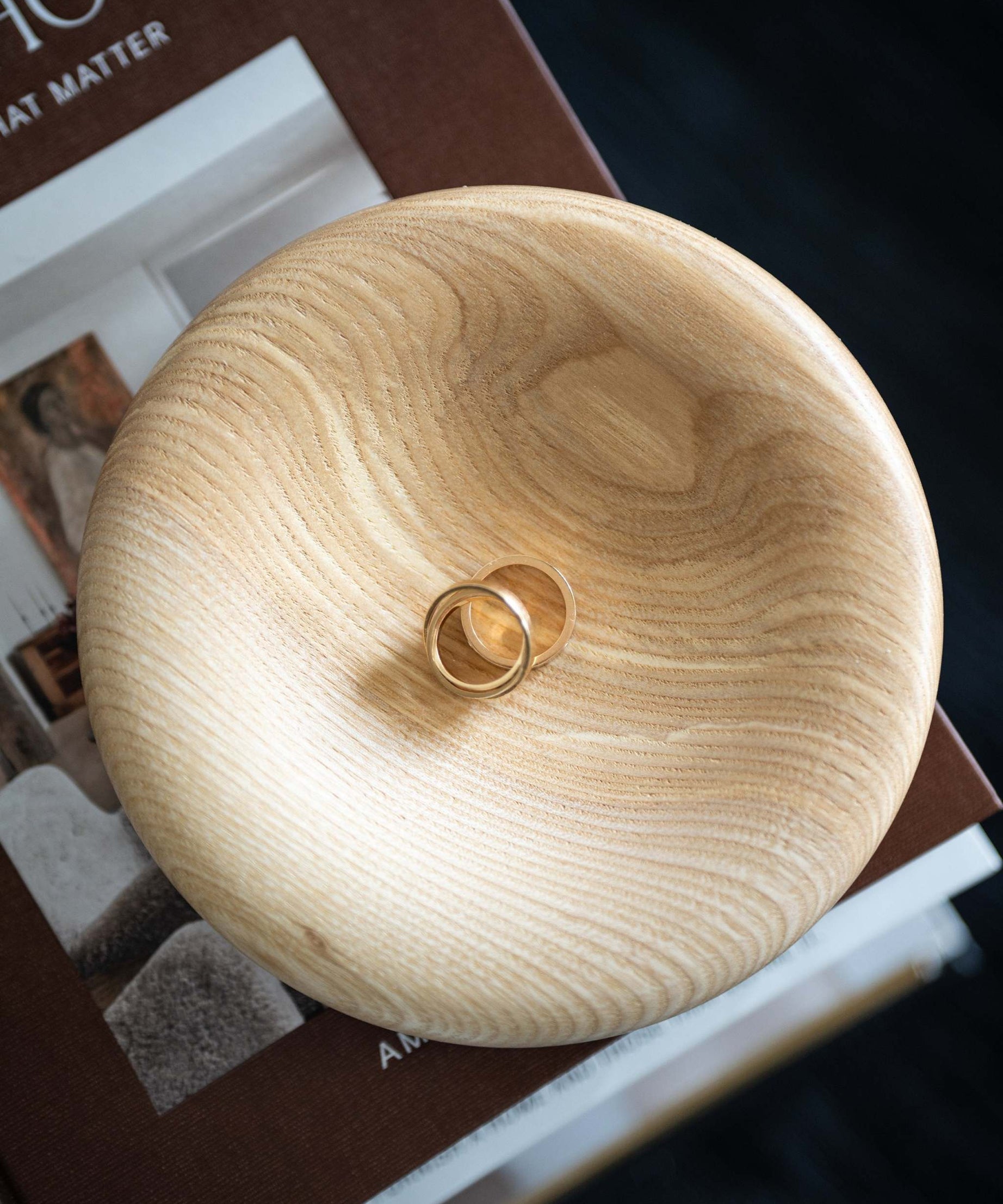 Handgeschnitzte Schmuckschale aus Holz