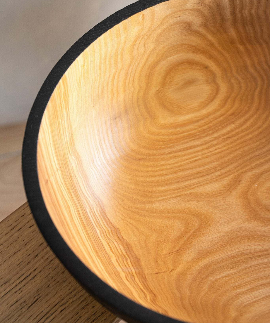 Handgeschnitzte extra große Holzschale. Halb verkohlt