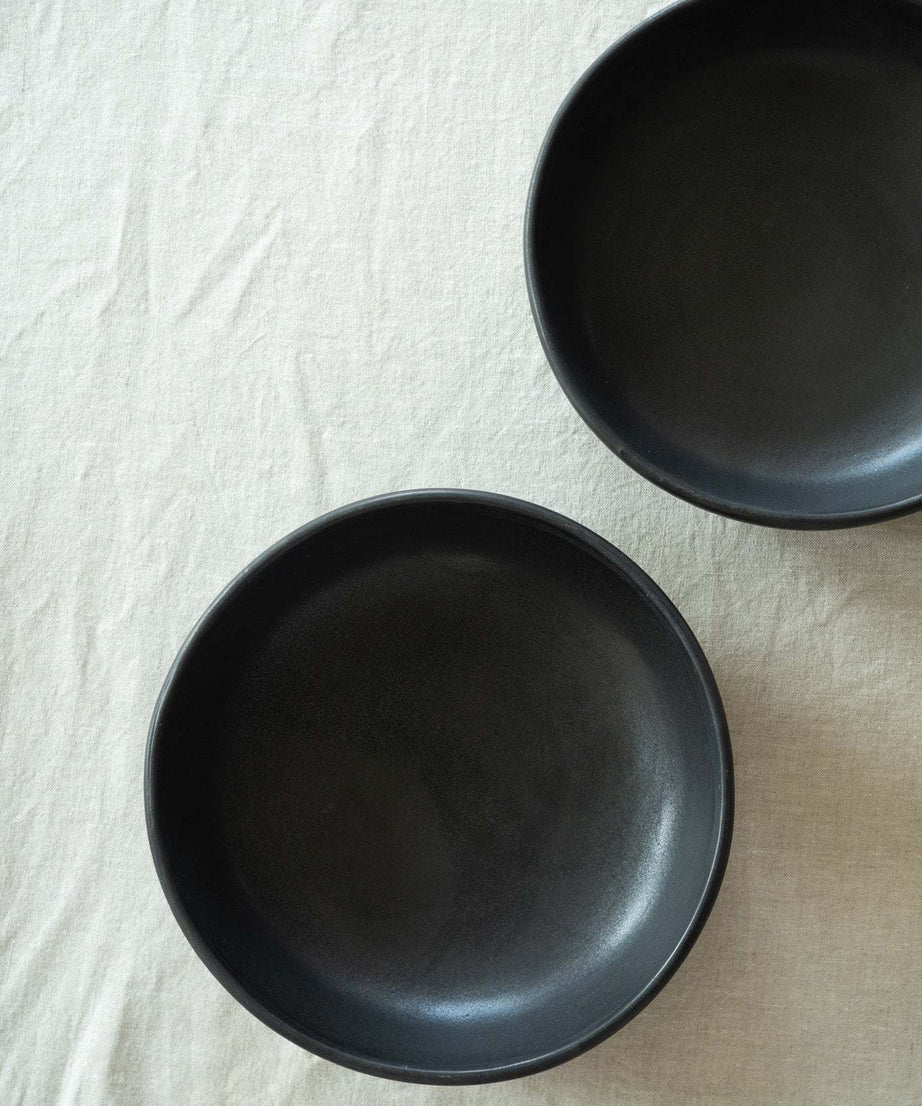 Schwarze matte Steingut-Pastaschale