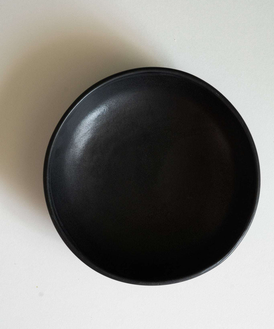 Schwarze matte Steingut-Pastaschale