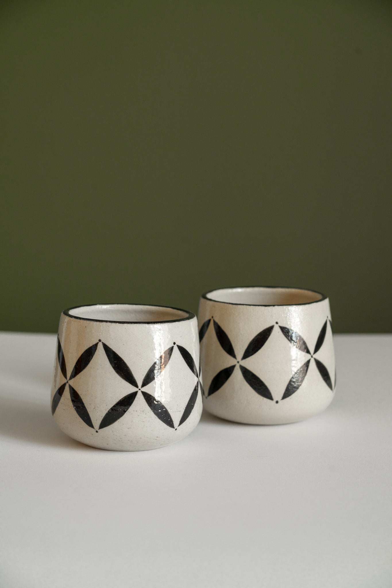 Handbemalte Kaffeetasse: Handgefertigte Steinzeug Heritage Kollektion