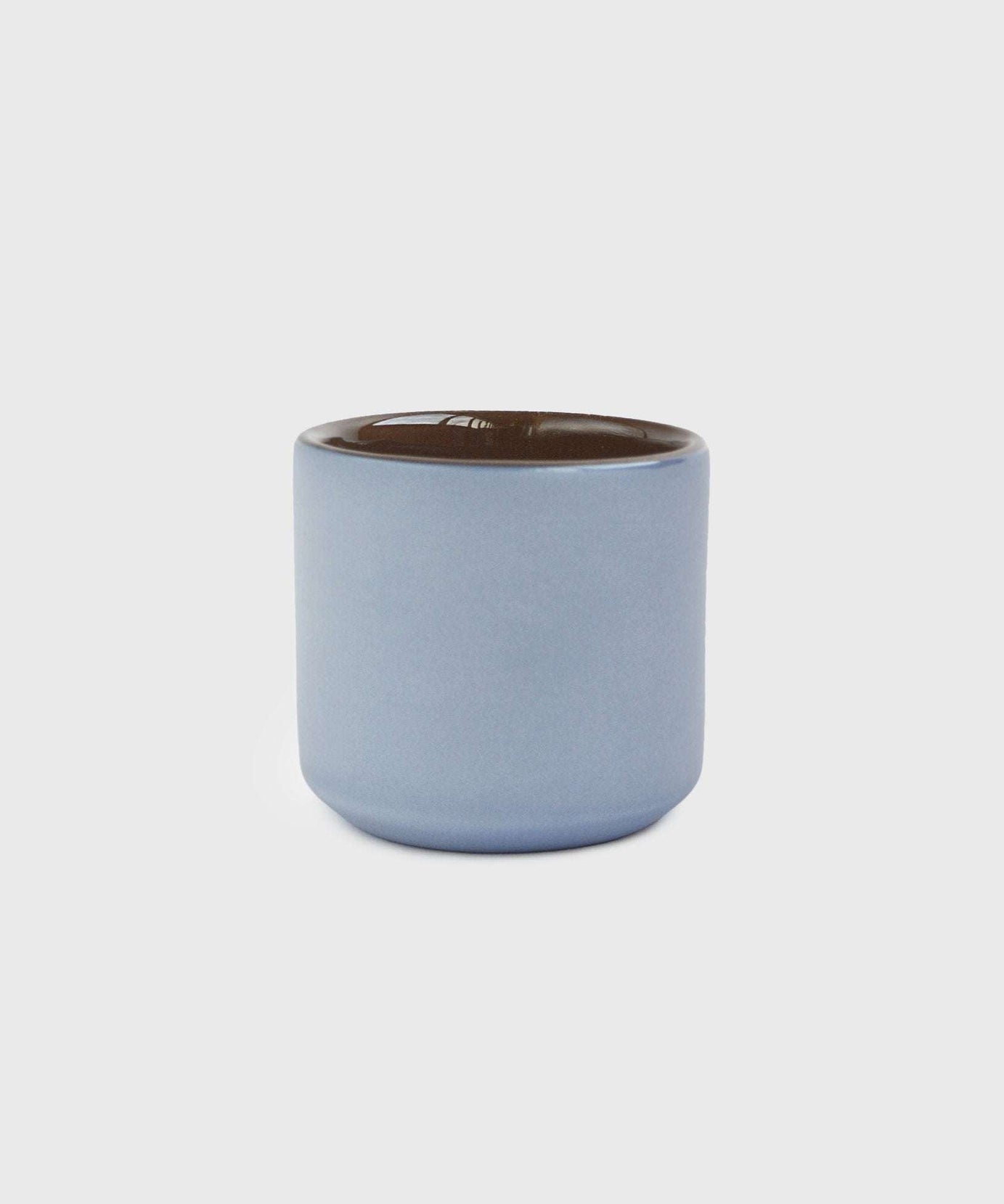 Handgefertigte Porzellan-Kaffeetasse. Vergissmeinnicht/Schokolade