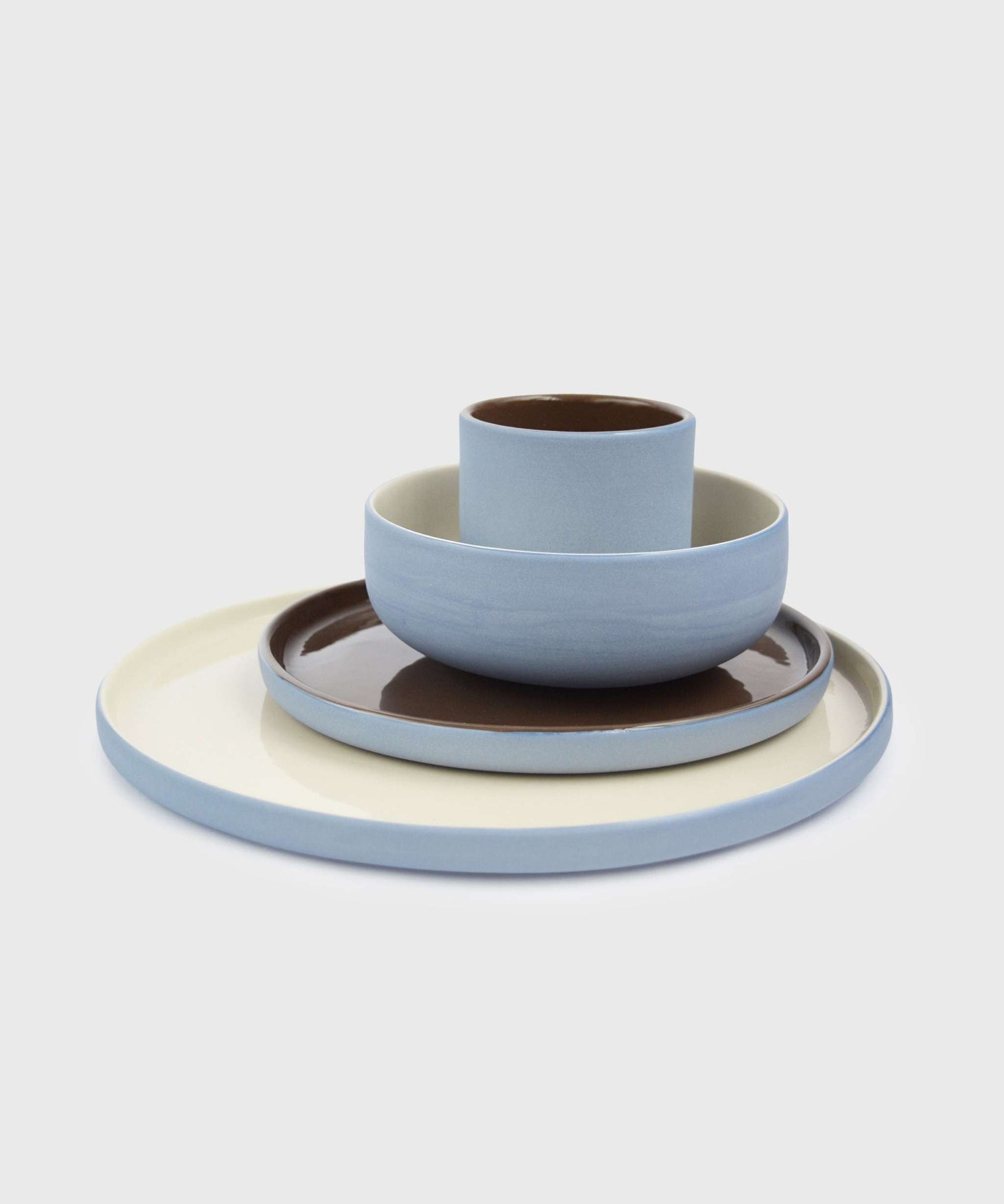 Handgefertigte Porzellan-Kaffeetasse. Vergissmeinnicht/Schokolade