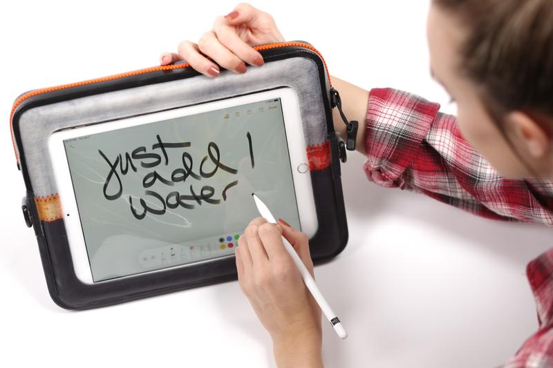 ugo® Black Geo Collection TABLET XL