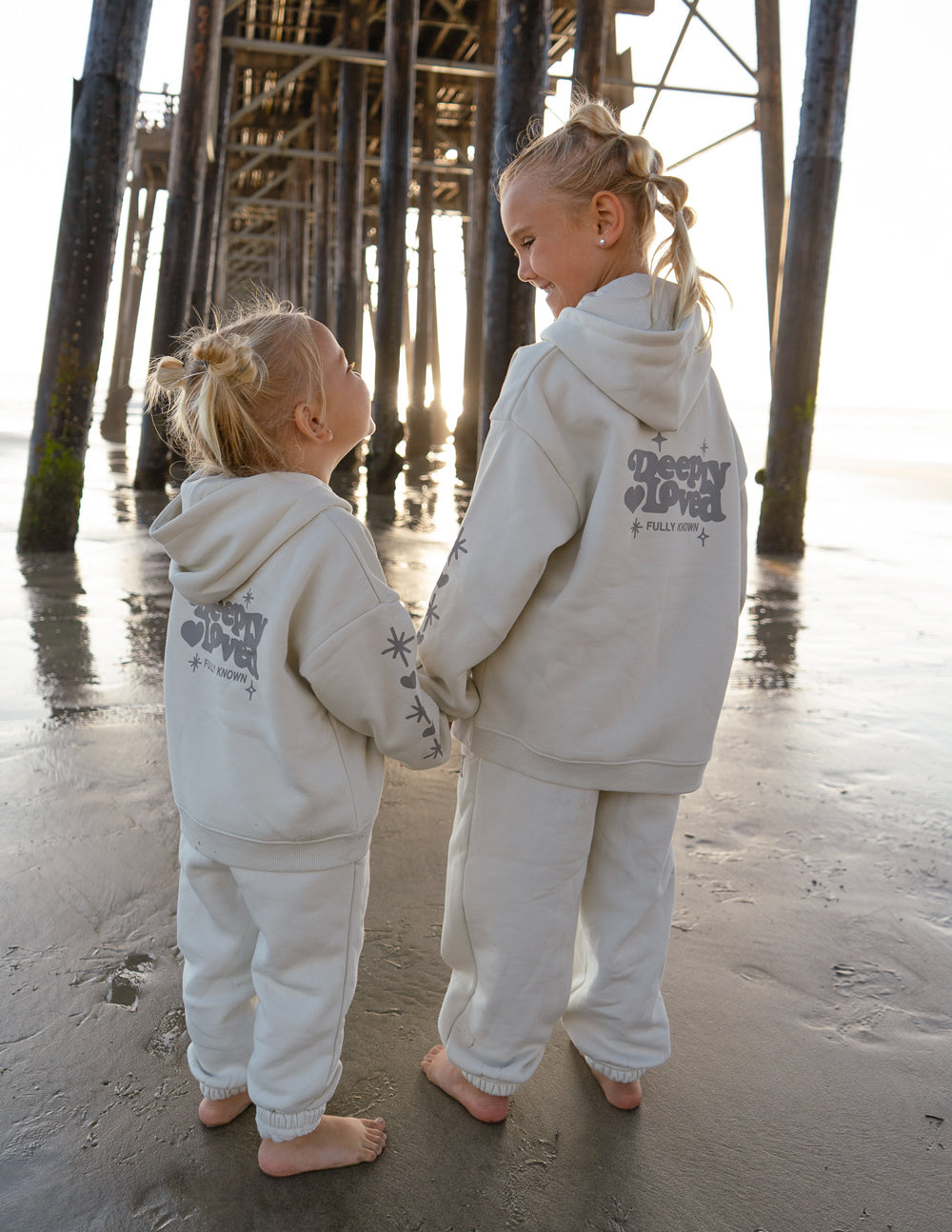Kinder Hoodie "Liebevoll geliebt"