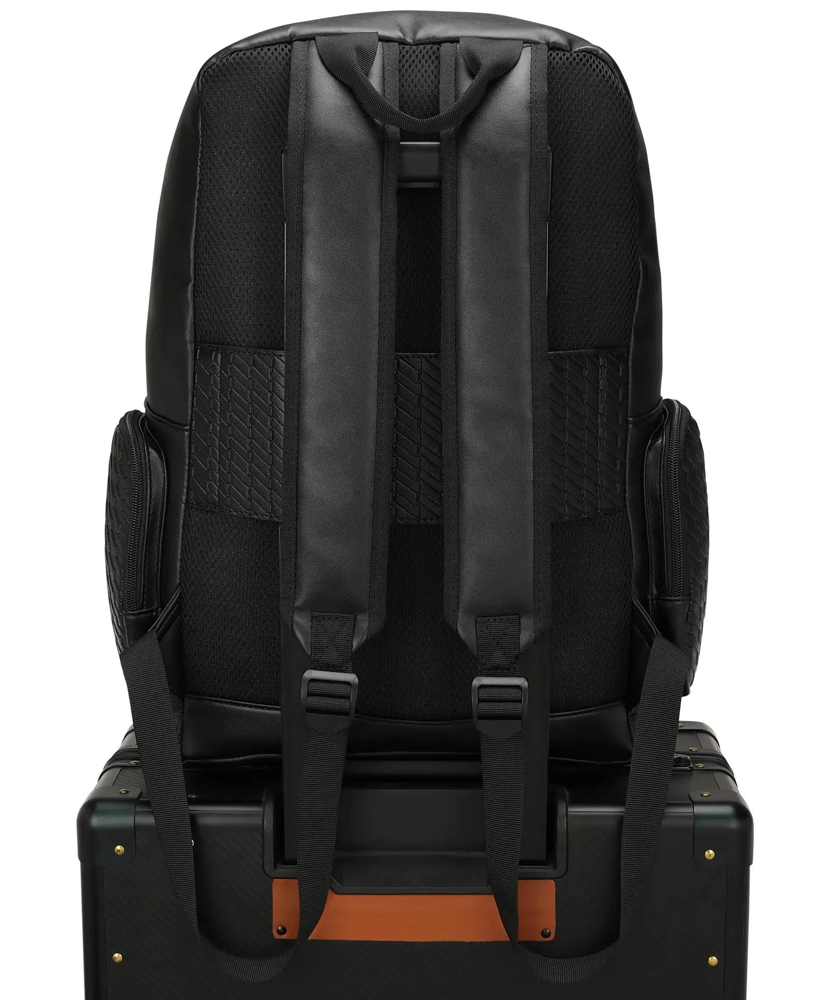 Leisure Luxe 33L Rucksack aus veganem Leder