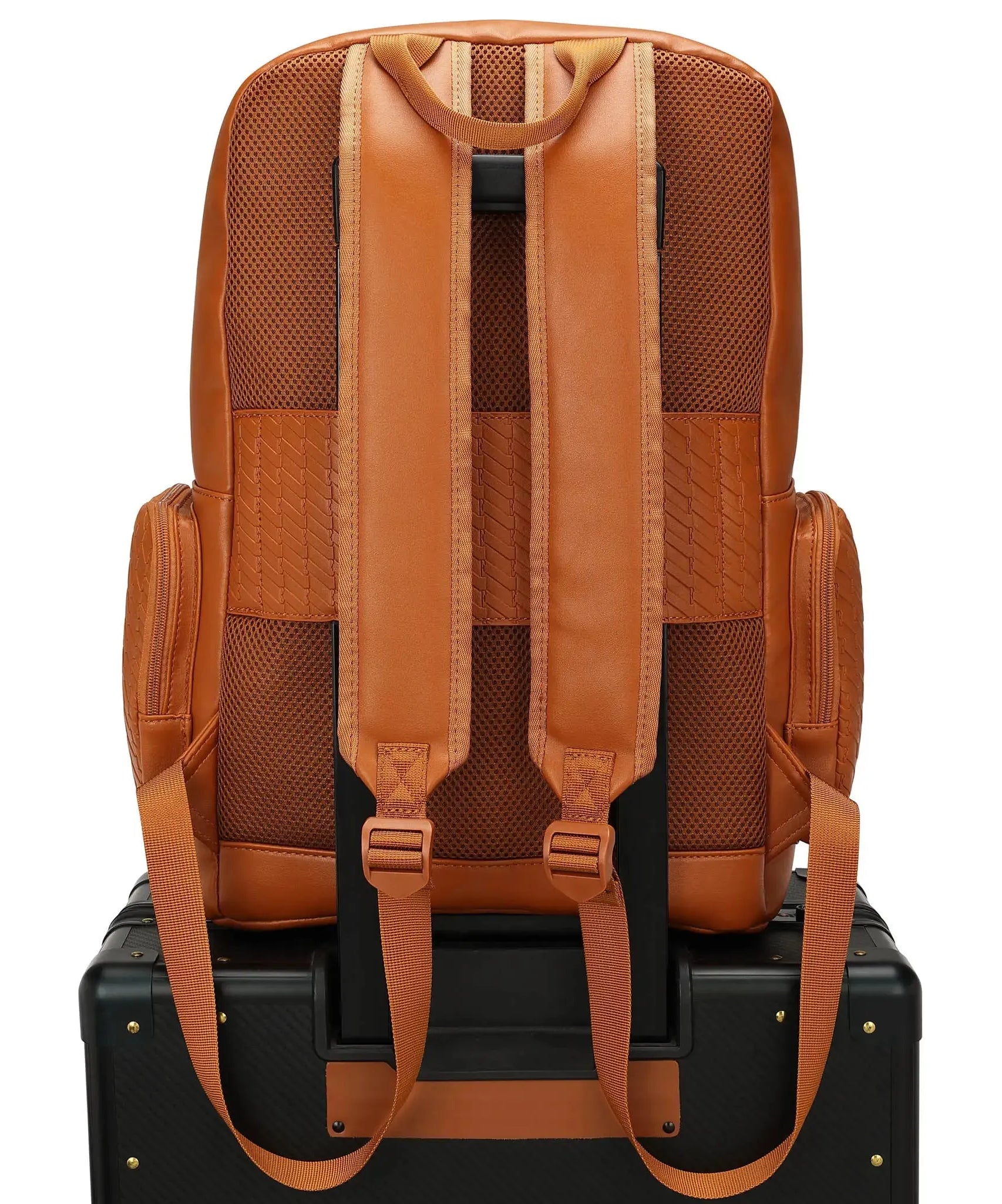 Leisure Luxe 33L Rucksack aus veganem Leder