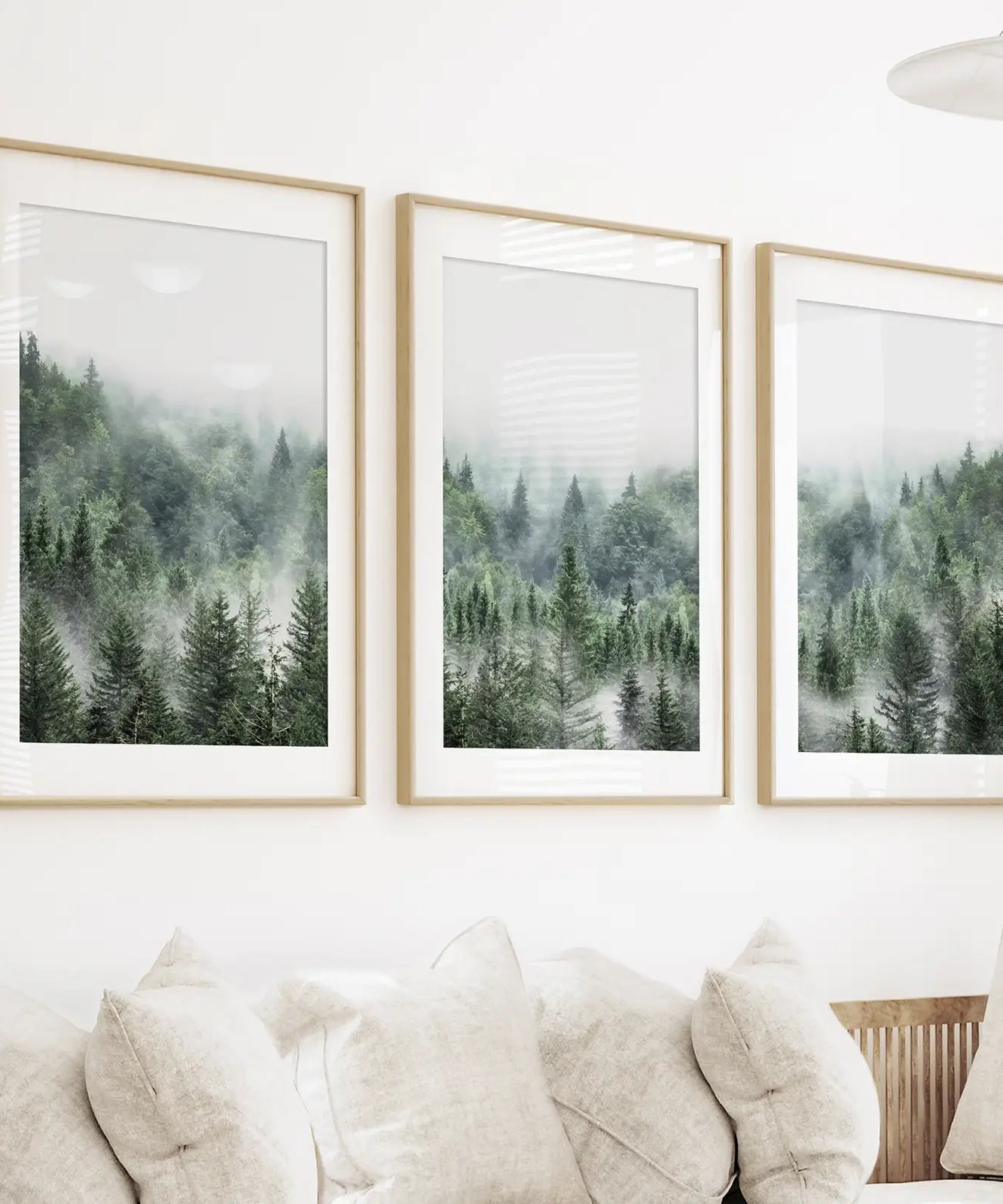 Minimalistisches 3er-Set mit grünen, nebelverhangenen Bergwald-Drucken