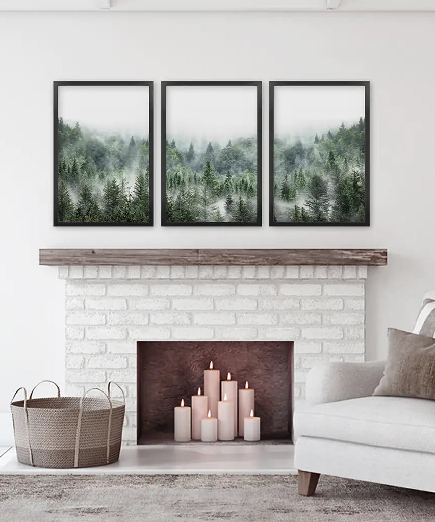 Minimalistisches 3er-Set mit grünen, nebelverhangenen Bergwald-Drucken