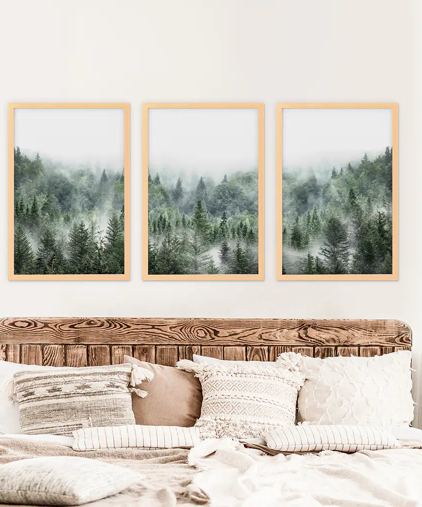 Minimalistisches 3er-Set mit grünen, nebelverhangenen Bergwald-Drucken