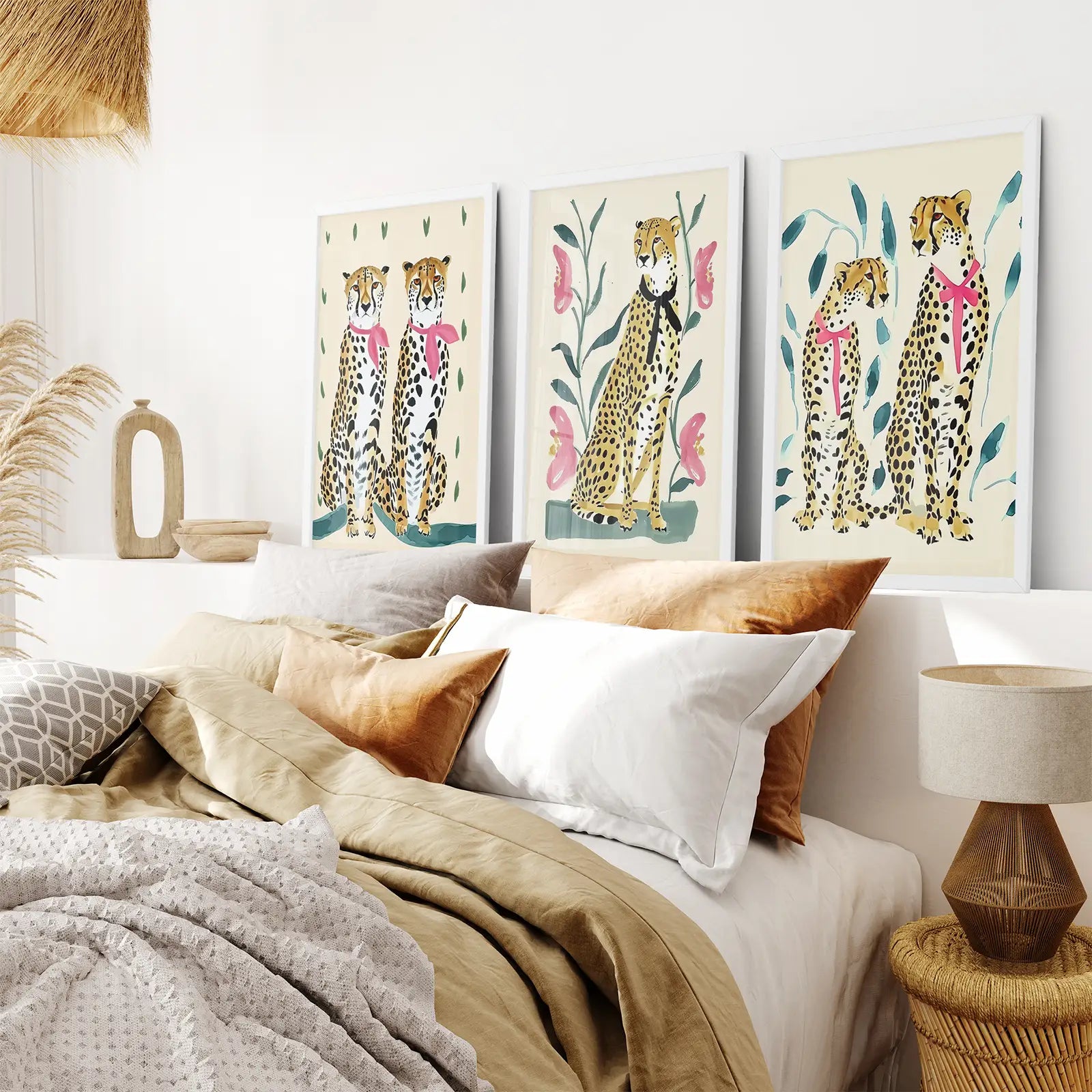 Lustiges Leoparden-Set. Moderne Wand Kunstdrucke. Beige & Rosa