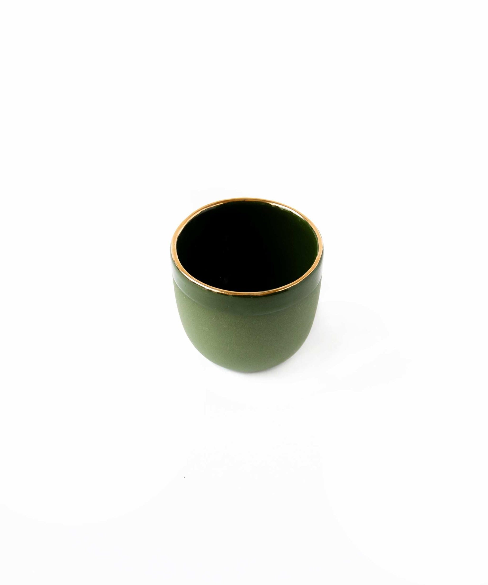 Handgefertigte Espressotasse aus Porzellan mit Goldrand. Grün