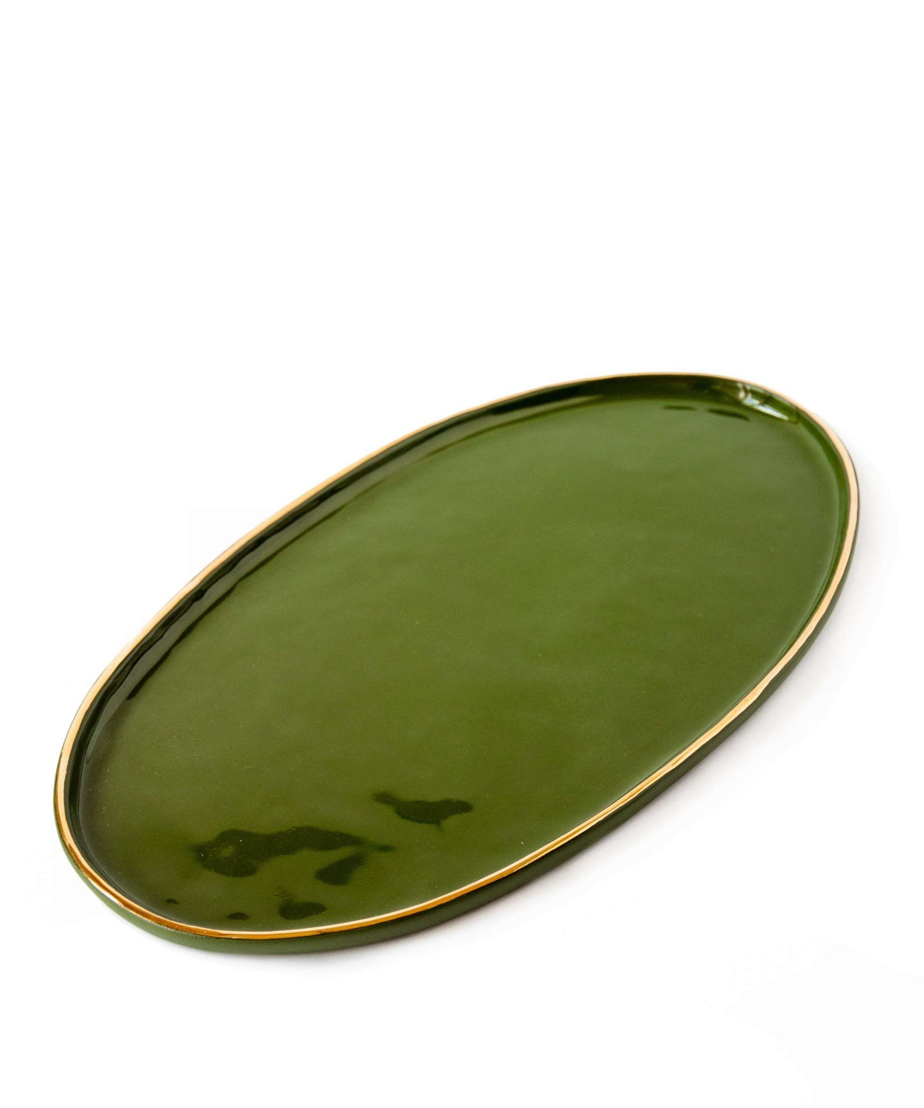 Porzellan ovale Servierplatte mit Goldrand. Grün