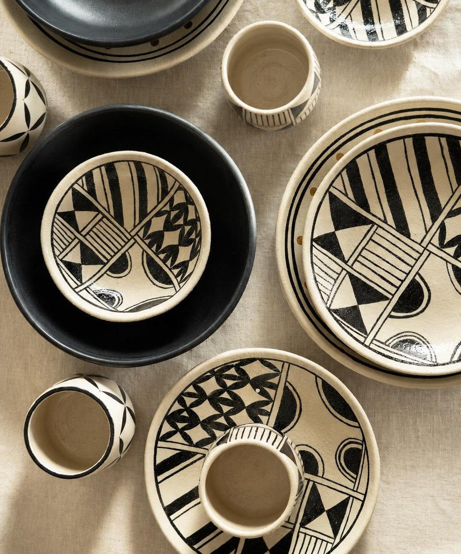 Handbemalter Steingut-Speiseteller: Handmade Heritage Collection
