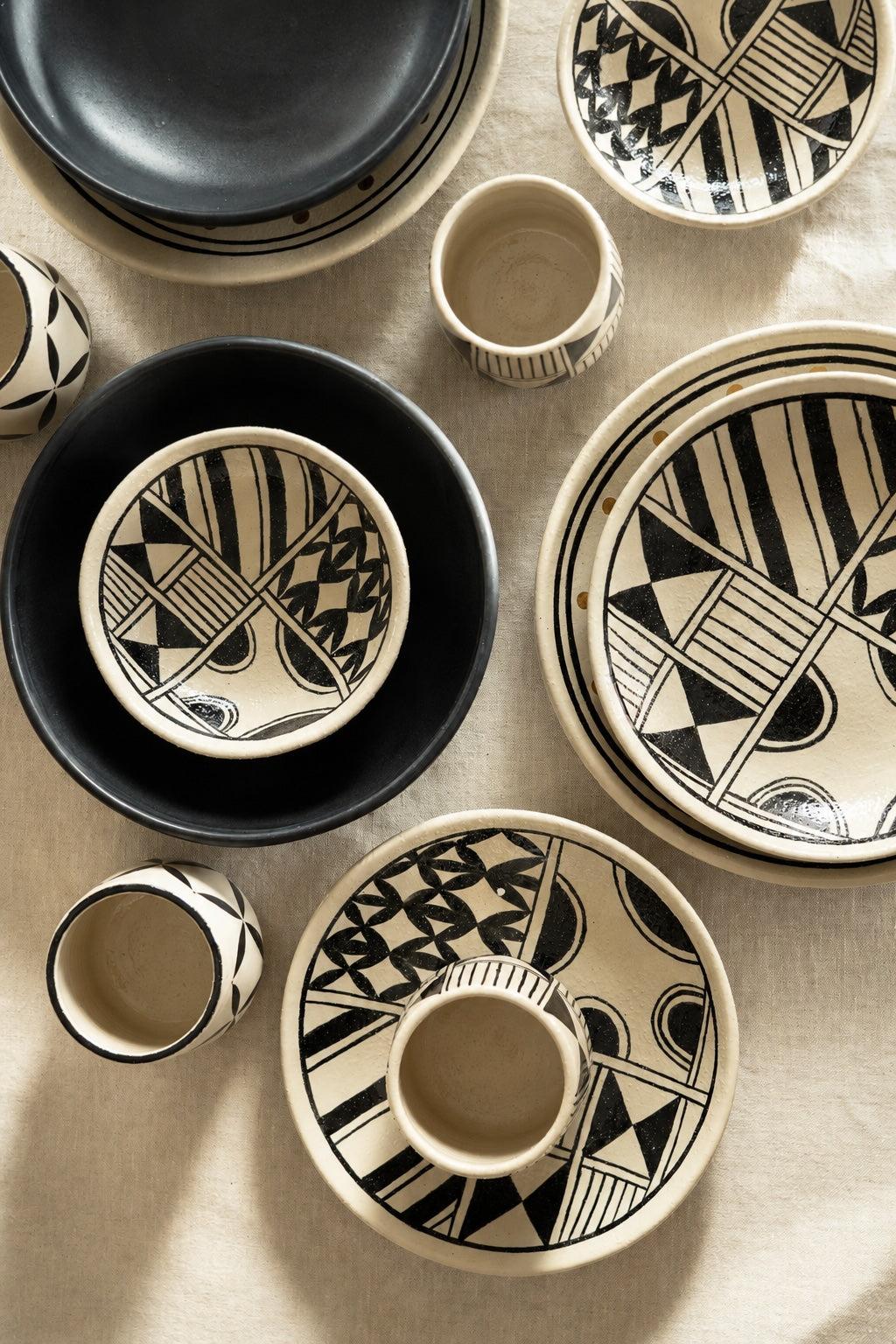 Handbemalter Steingut-Salatteller: Heritage Collection