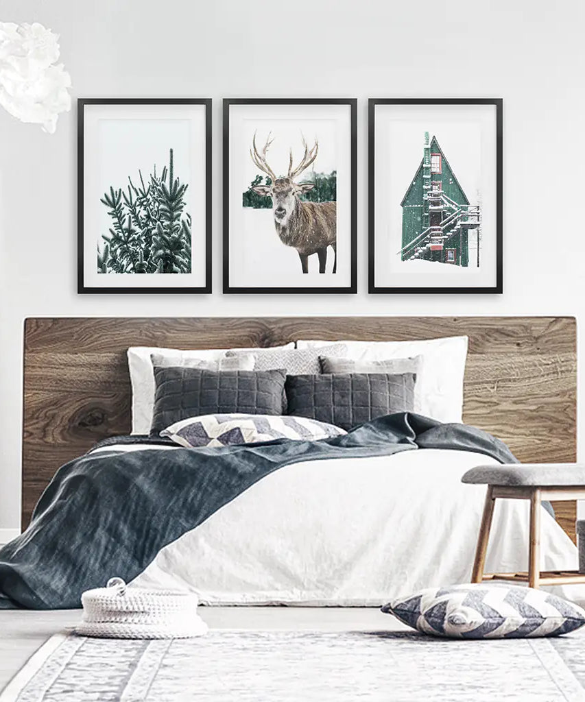 Rustikales Weihnachts-Wandkunst-Set. Bäume, Hirsche, grüne Blockhütte