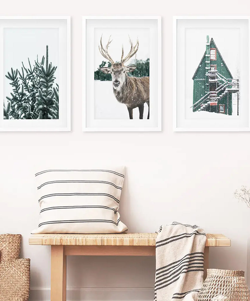 Rustikales Weihnachts-Wandkunst-Set. Bäume, Hirsche, grüne Blockhütte