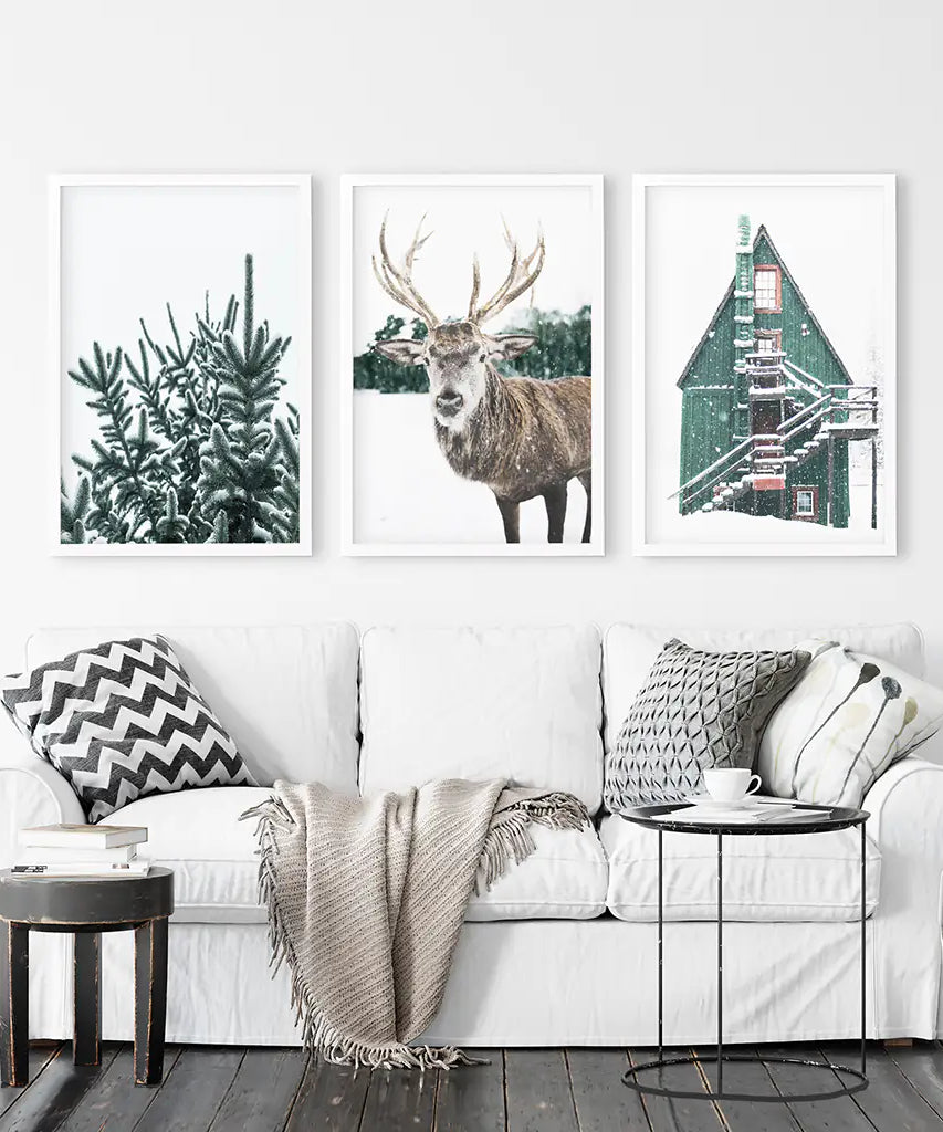 Rustikales Weihnachts-Wandkunst-Set. Bäume, Hirsche, grüne Blockhütte