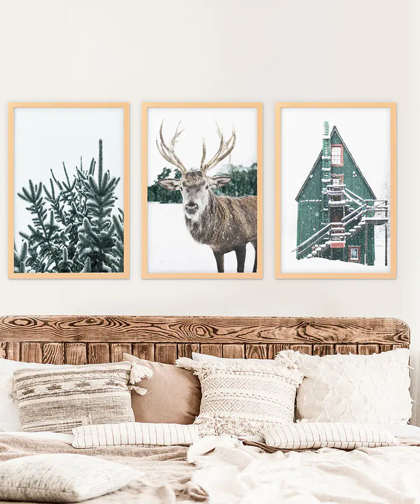Rustikales Weihnachts-Wandkunst-Set. Bäume, Hirsche, grüne Blockhütte