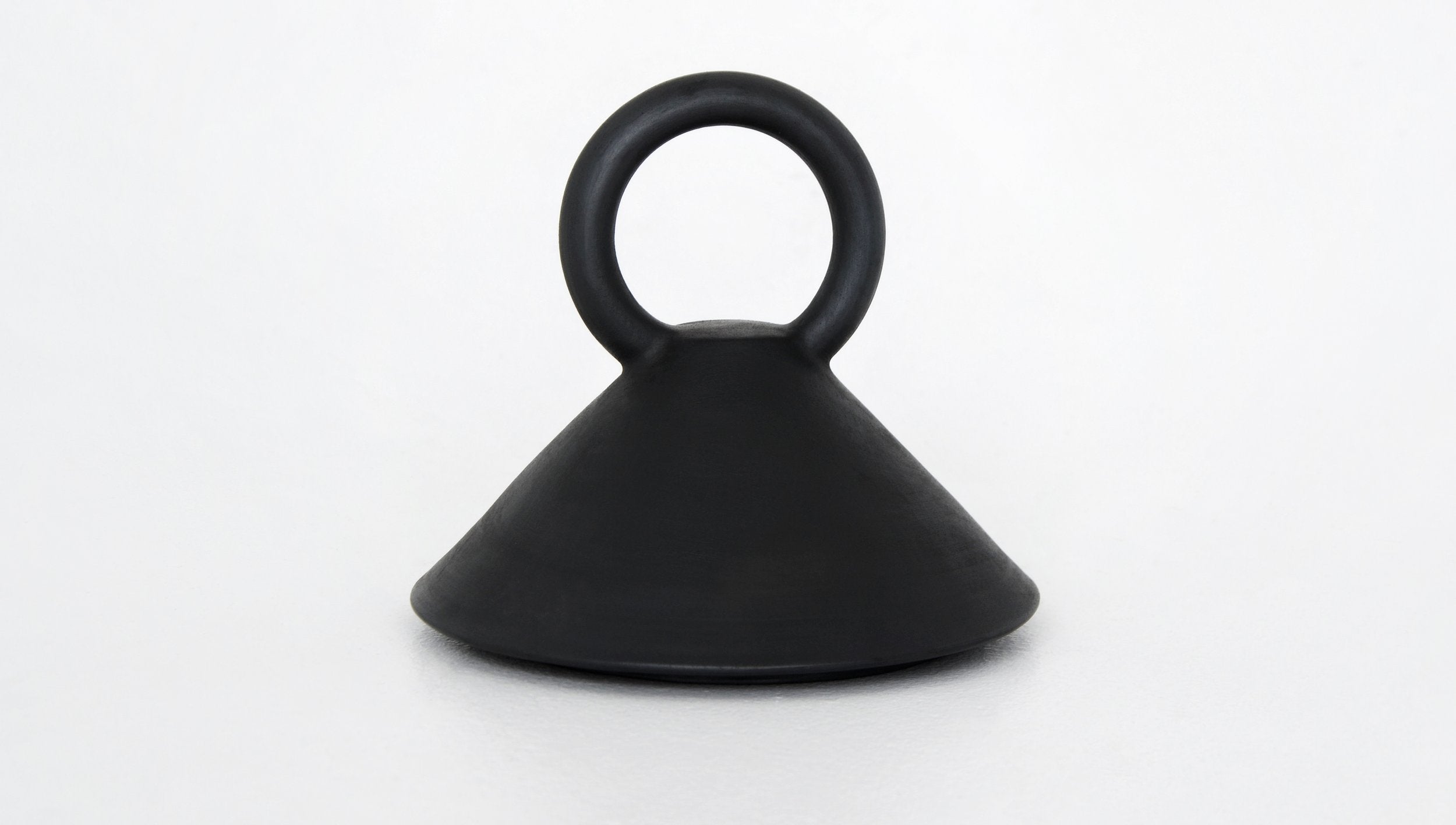 Shallow Serving Bowl with Lid Guculia. Shadow